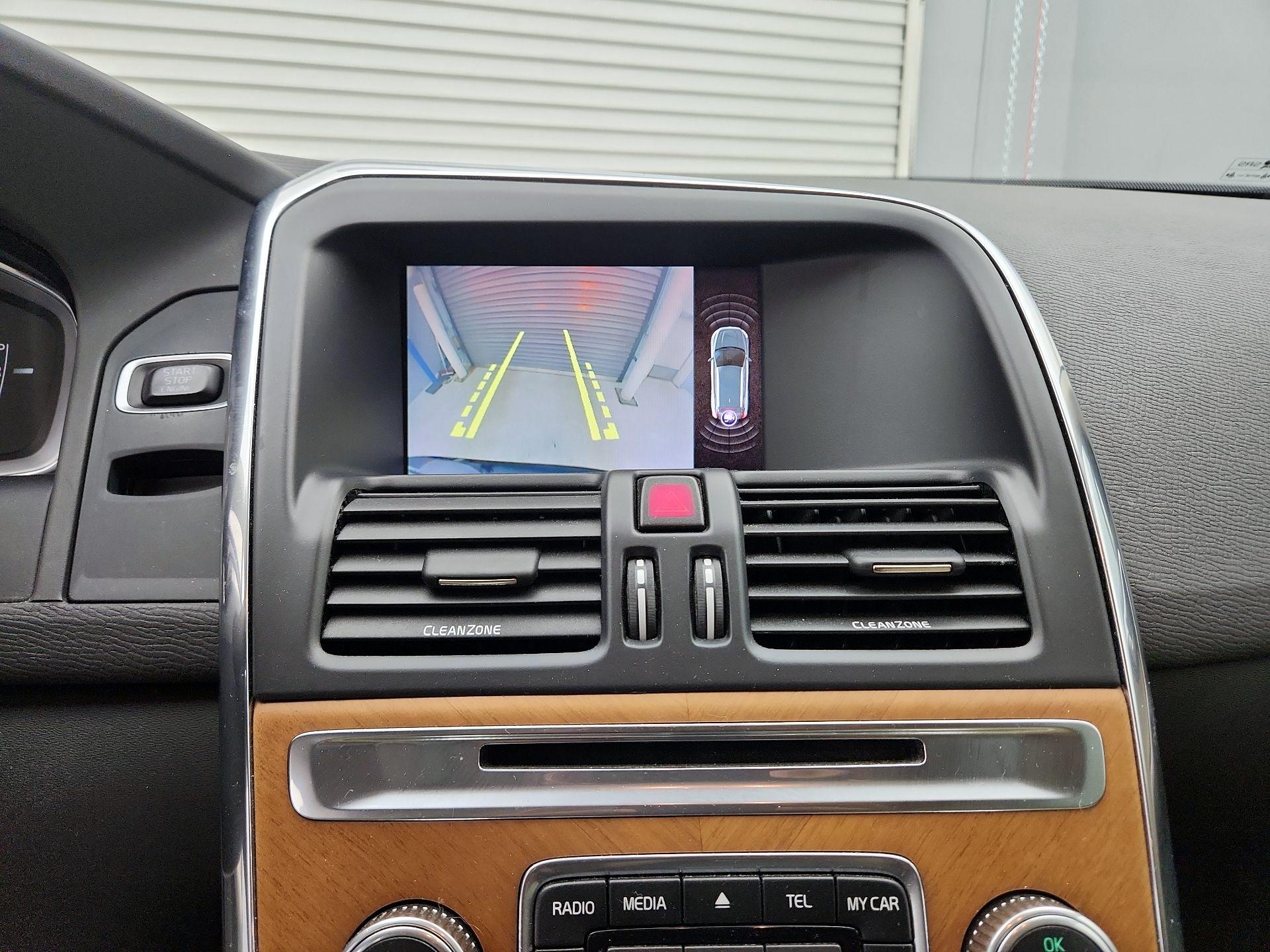 Thumbnail: 2017 Volvo XC60 - 15