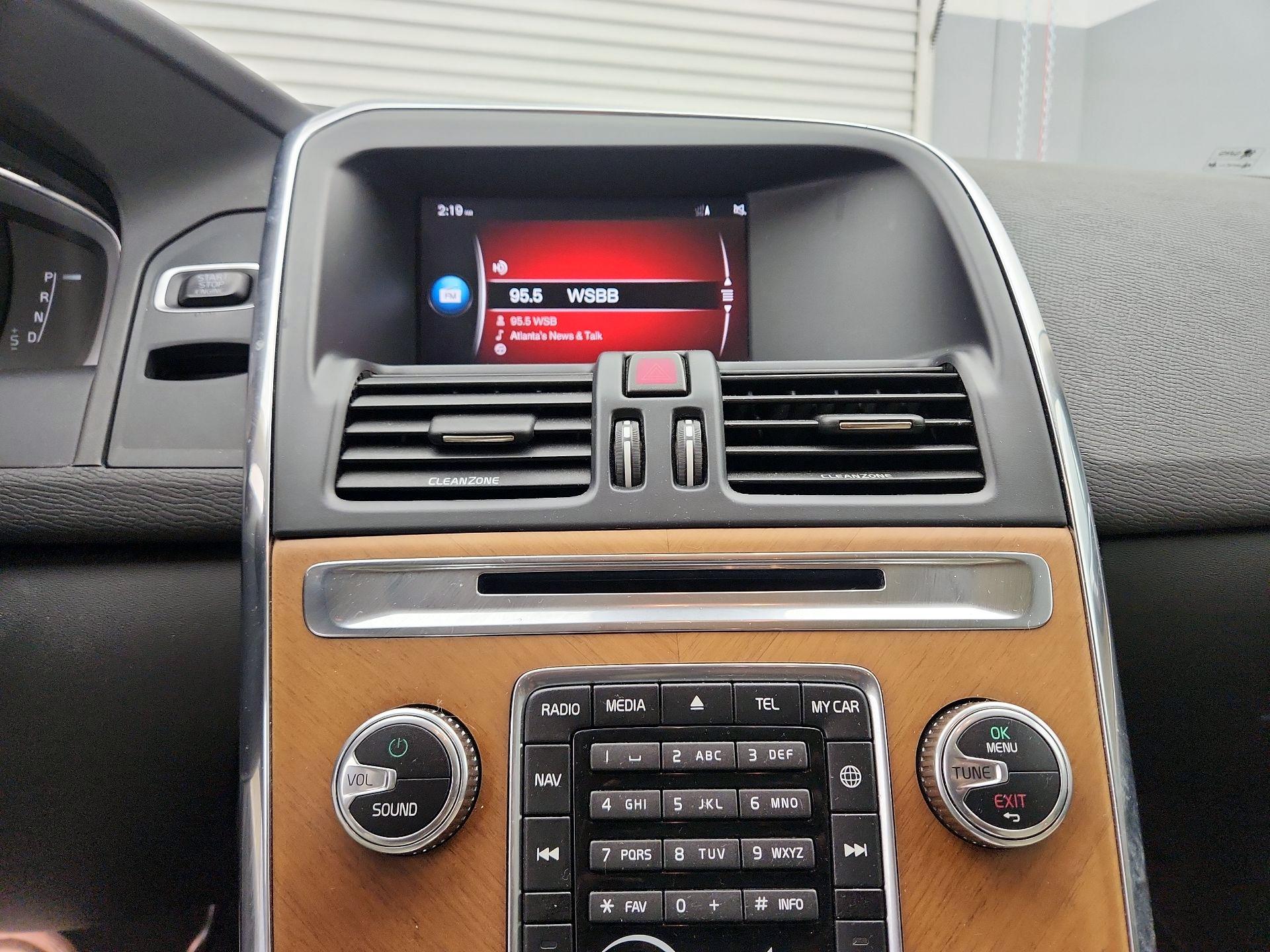 Thumbnail: 2017 Volvo XC60 - 16