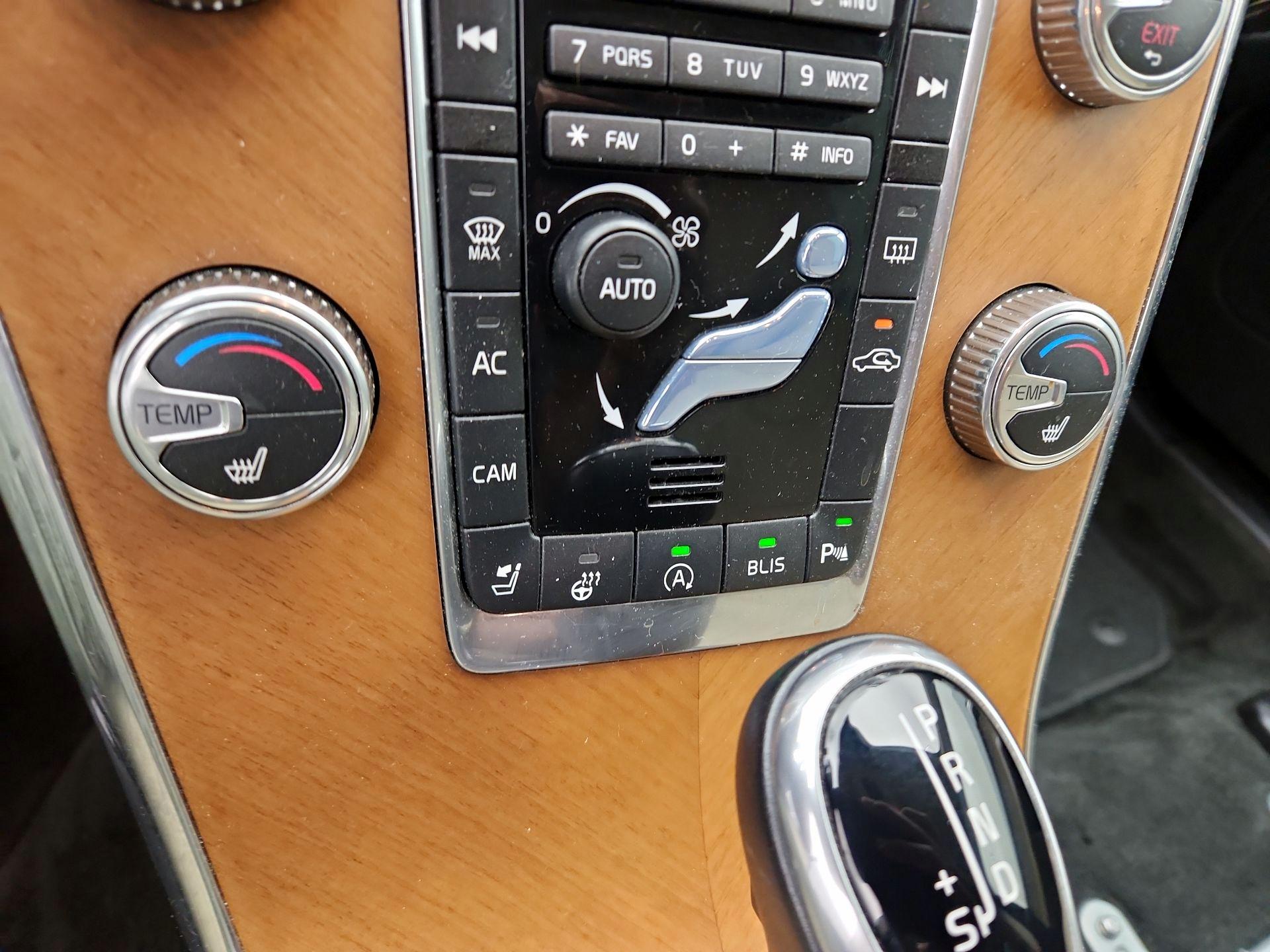 Thumbnail: 2017 Volvo XC60 - 17