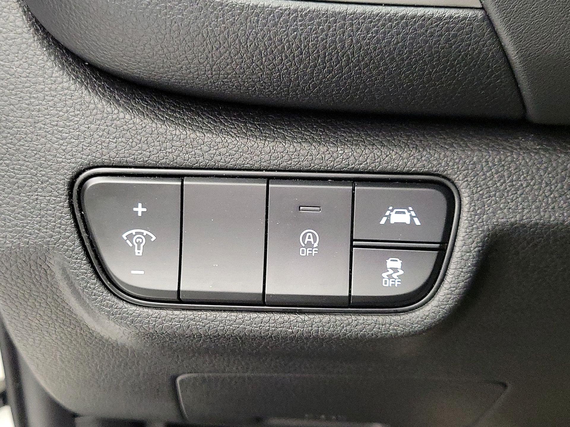 Thumbnail: 2023 Kia Seltos - 13