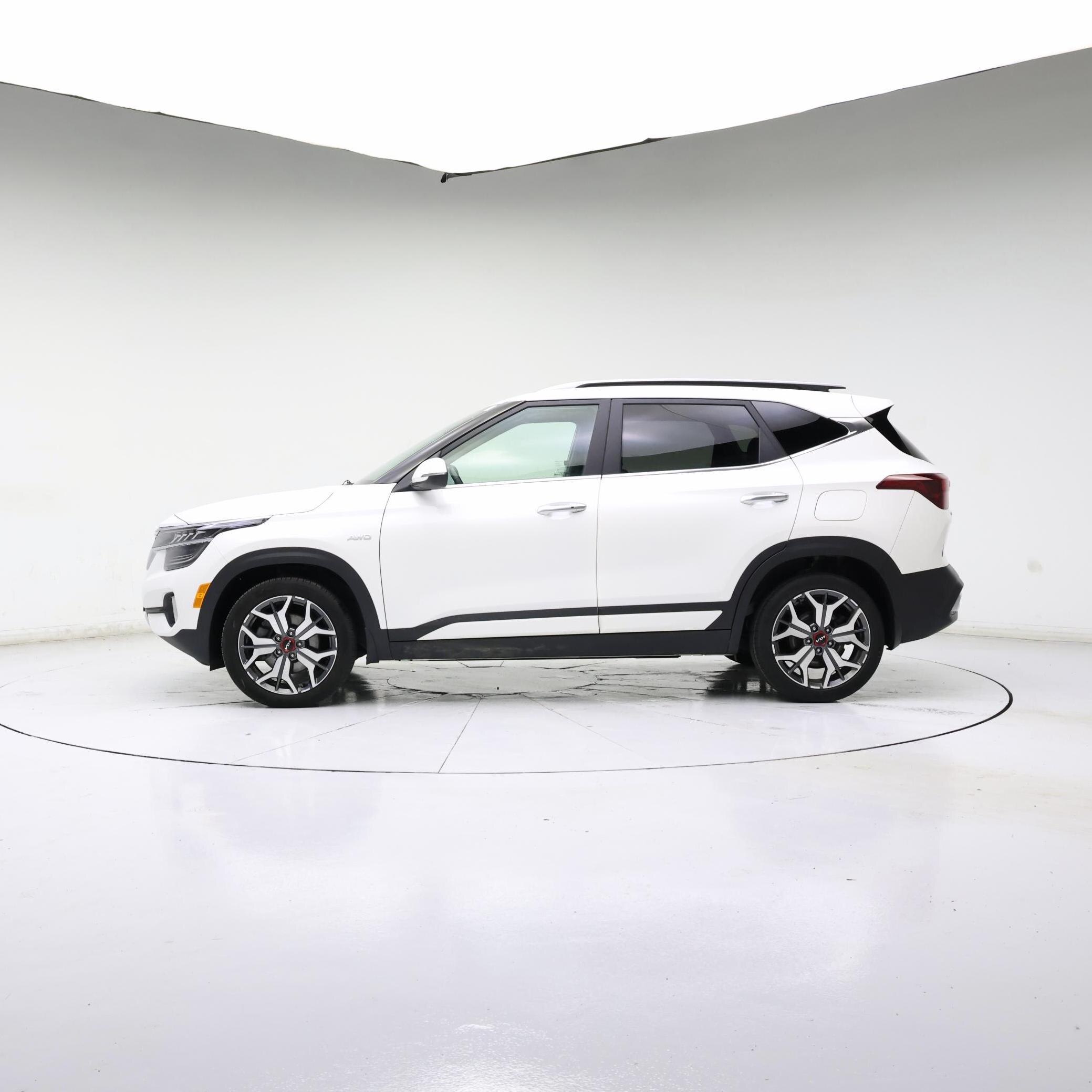 Thumbnail: 2023 Kia Seltos - 3