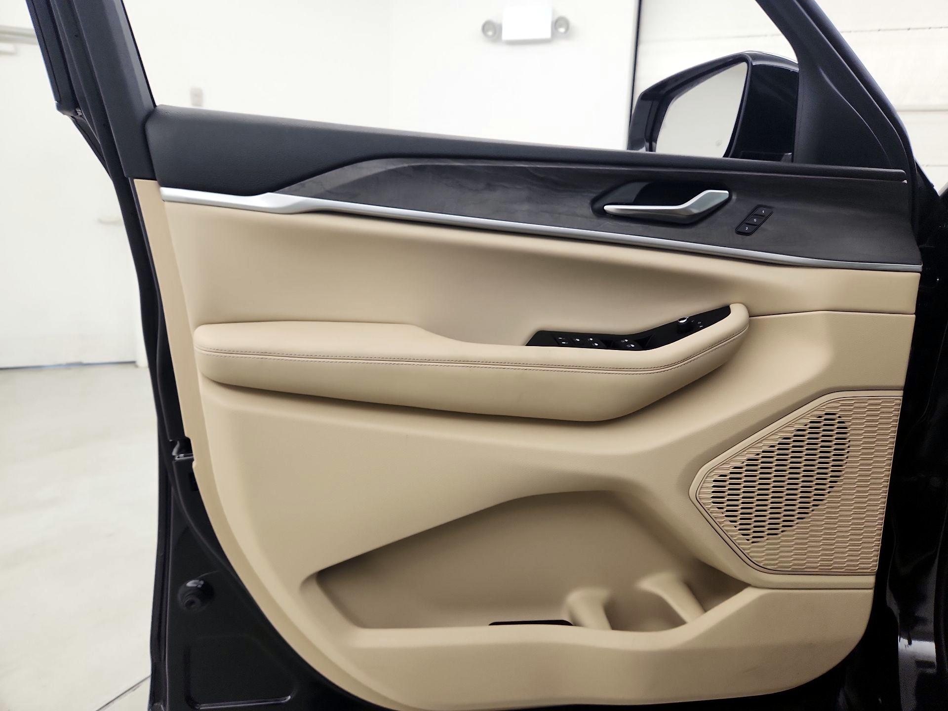 Thumbnail: 2023 Jeep Grand Cherokee - 12