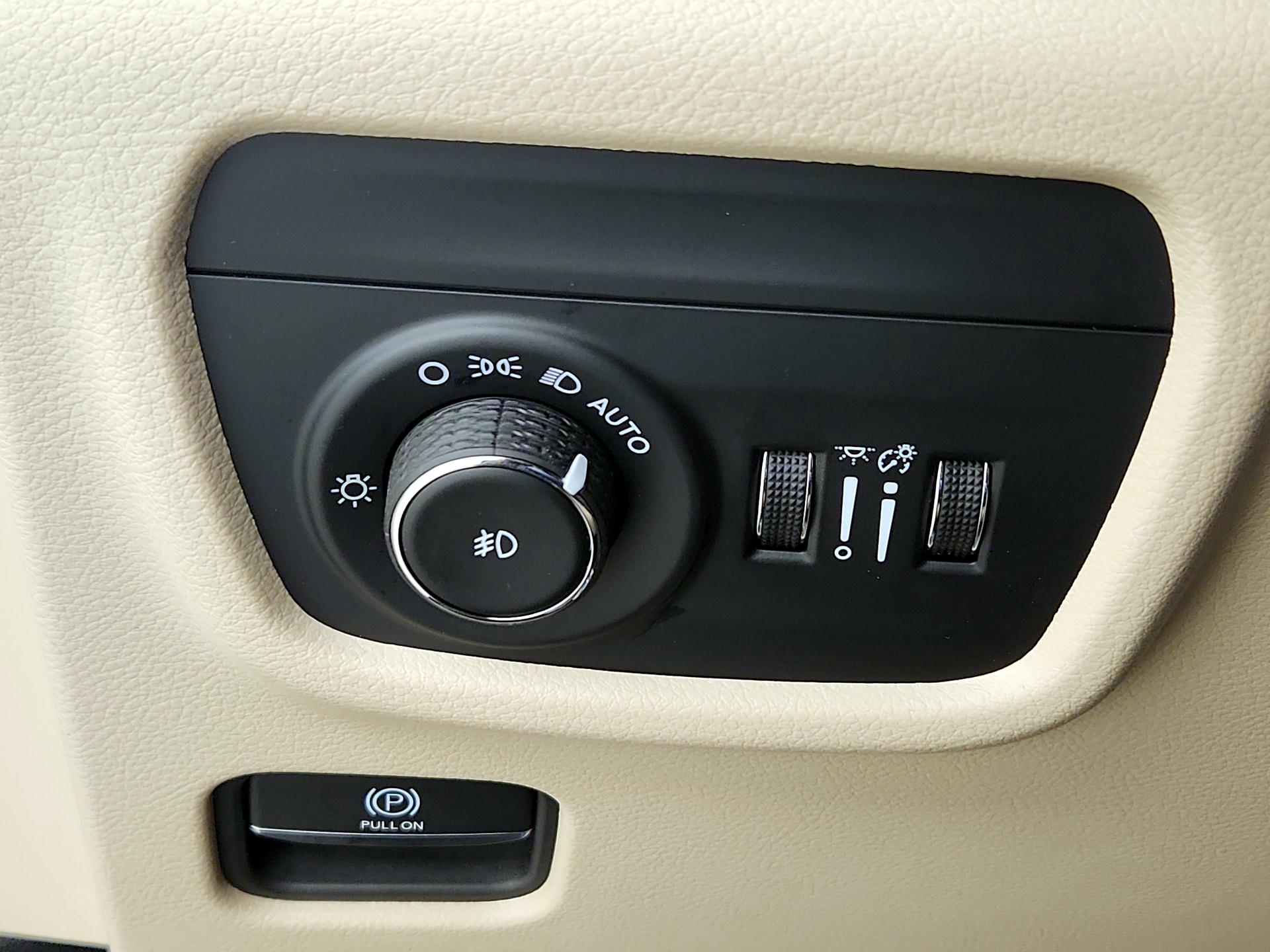 Thumbnail: 2023 Jeep Grand Cherokee - 13