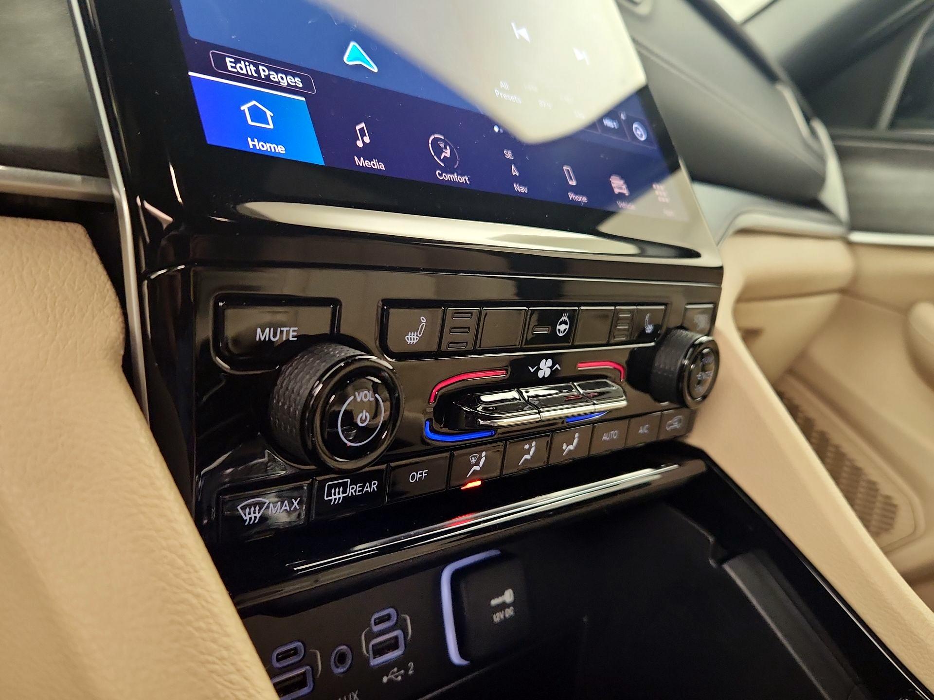 Thumbnail: 2023 Jeep Grand Cherokee - 17