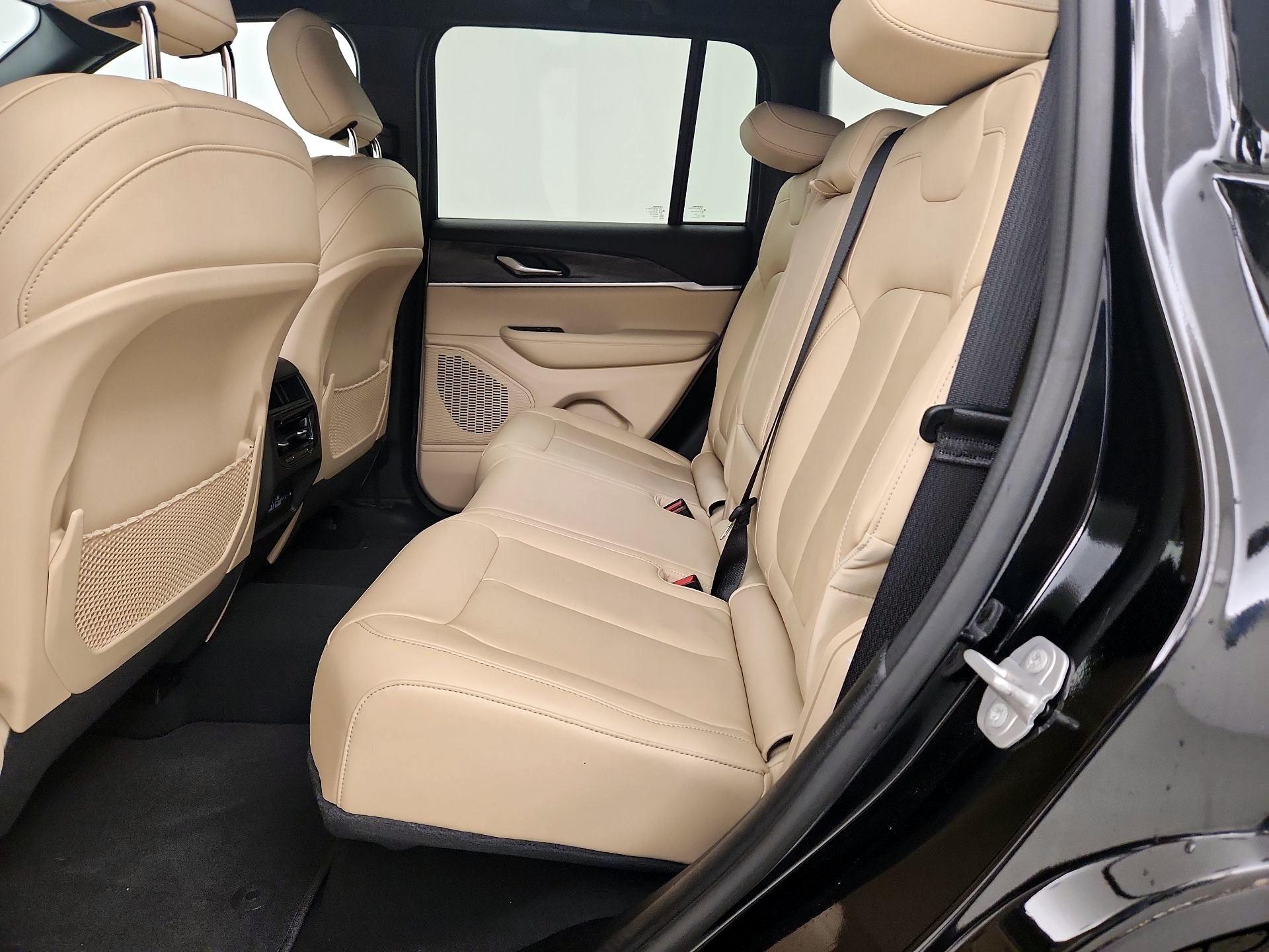 Thumbnail: 2023 Jeep Grand Cherokee - 20