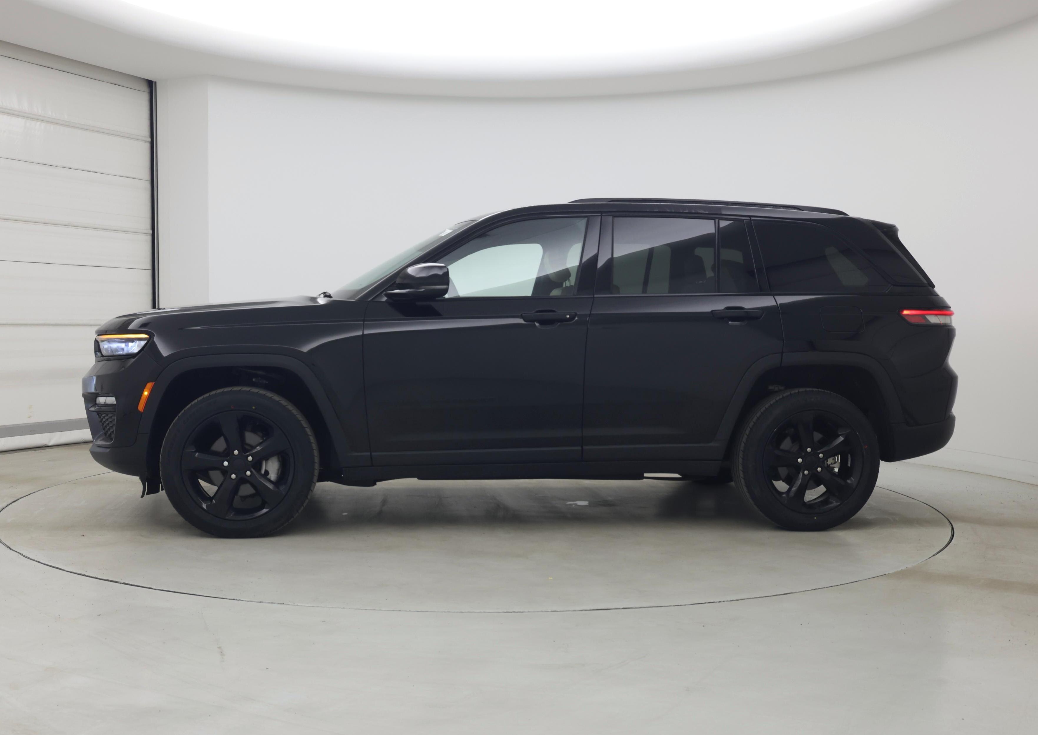 Thumbnail: 2023 Jeep Grand Cherokee - 3