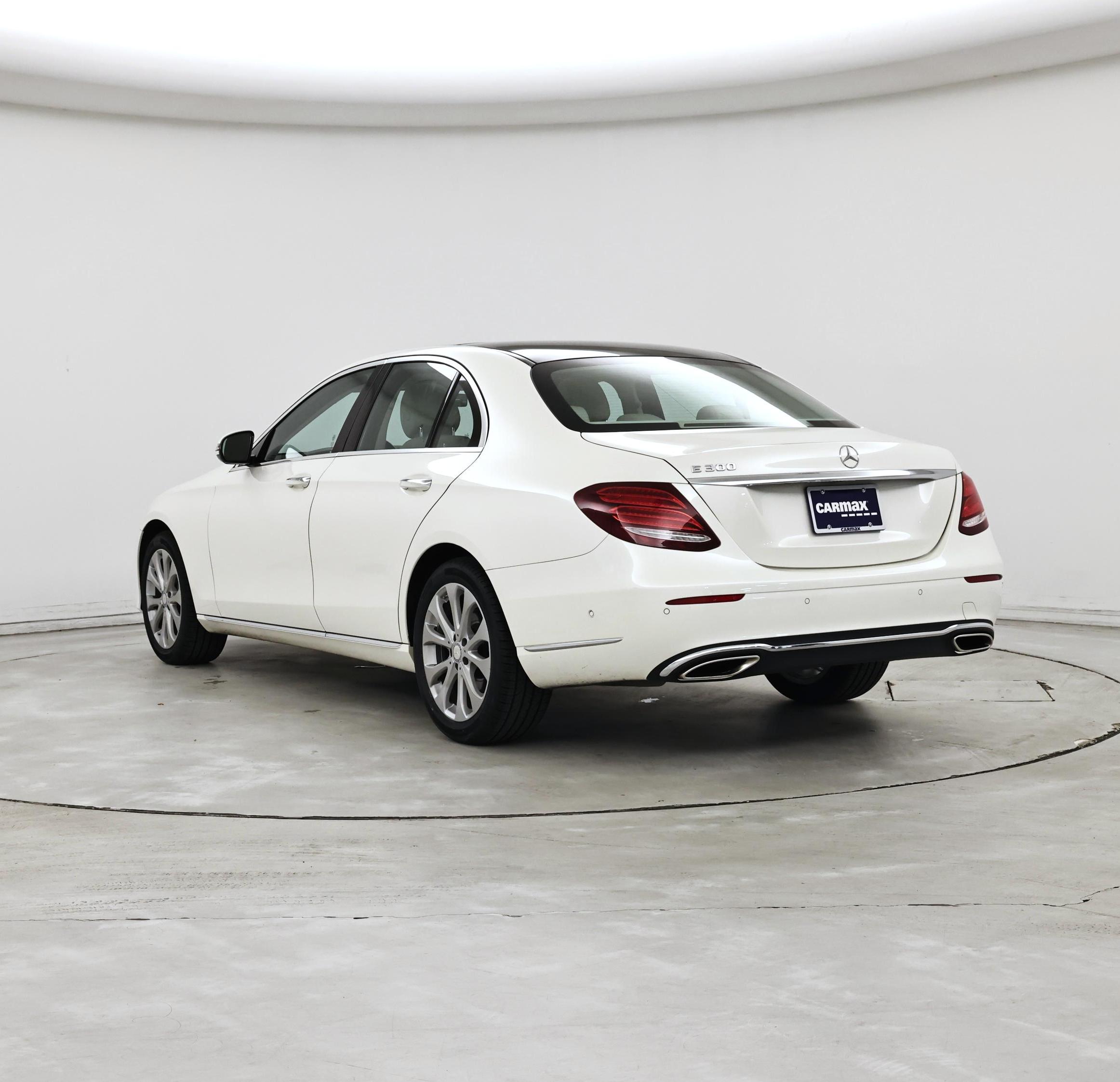 Thumbnail: 2017 Mercedes-Benz E-Class - 2