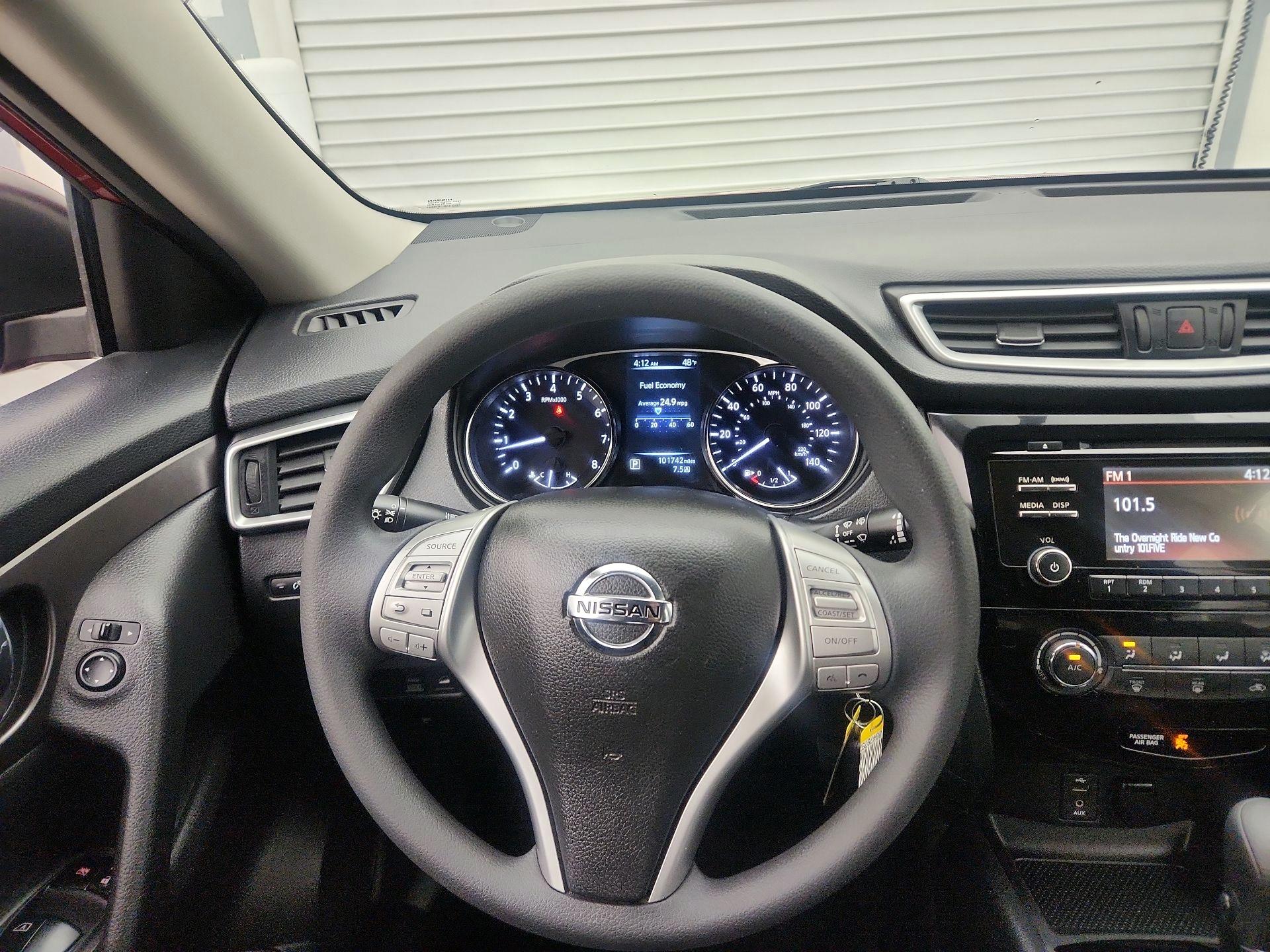 Thumbnail: 2015 Nissan Rogue - 10