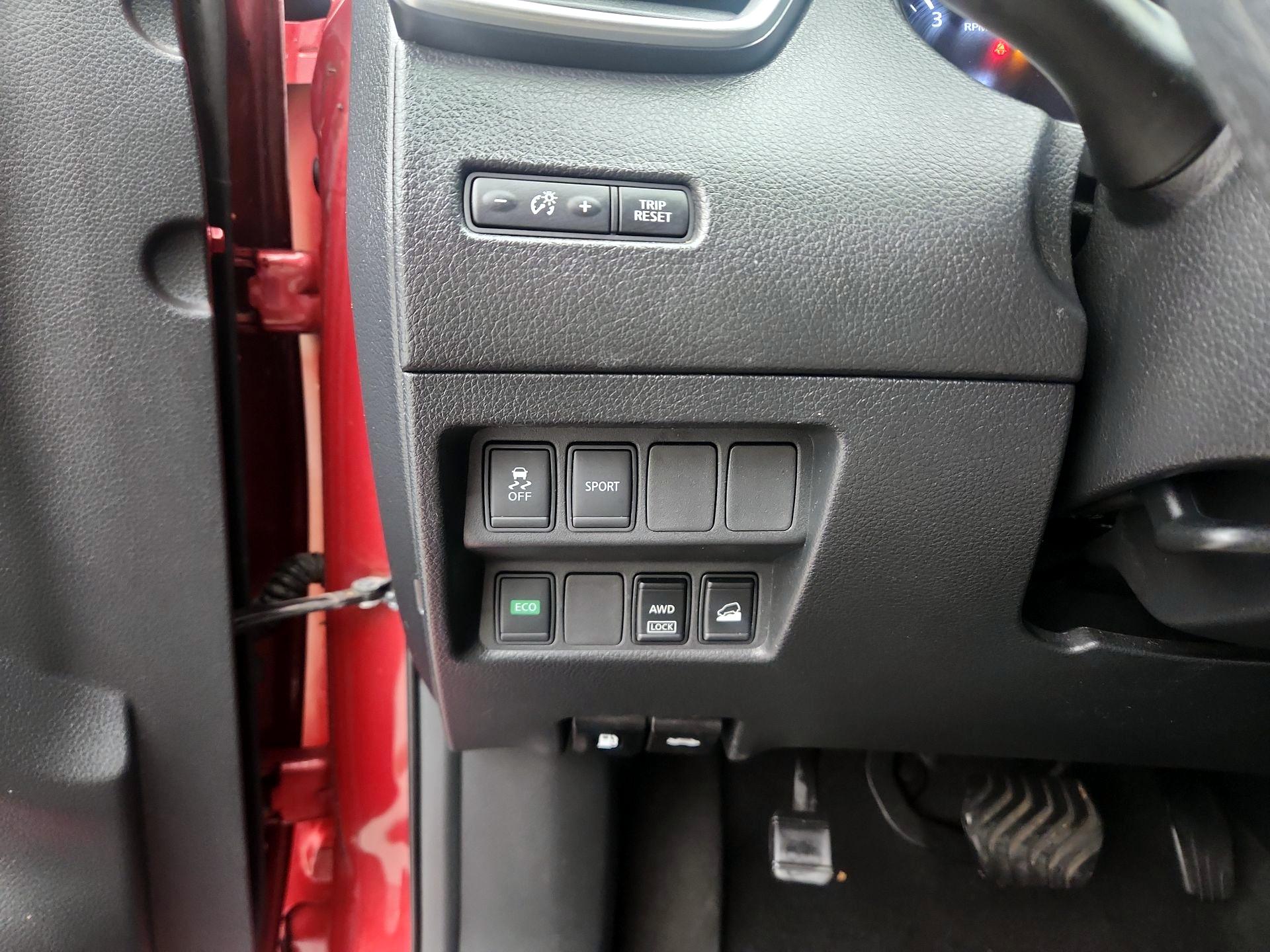 Thumbnail: 2015 Nissan Rogue - 13