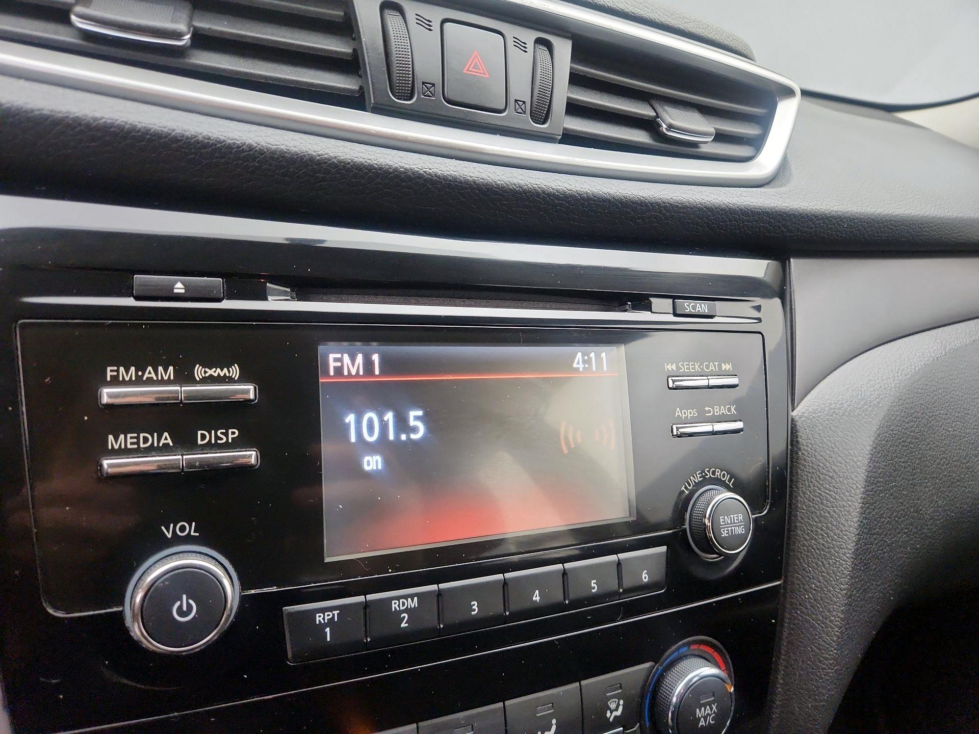 Thumbnail: 2015 Nissan Rogue - 15