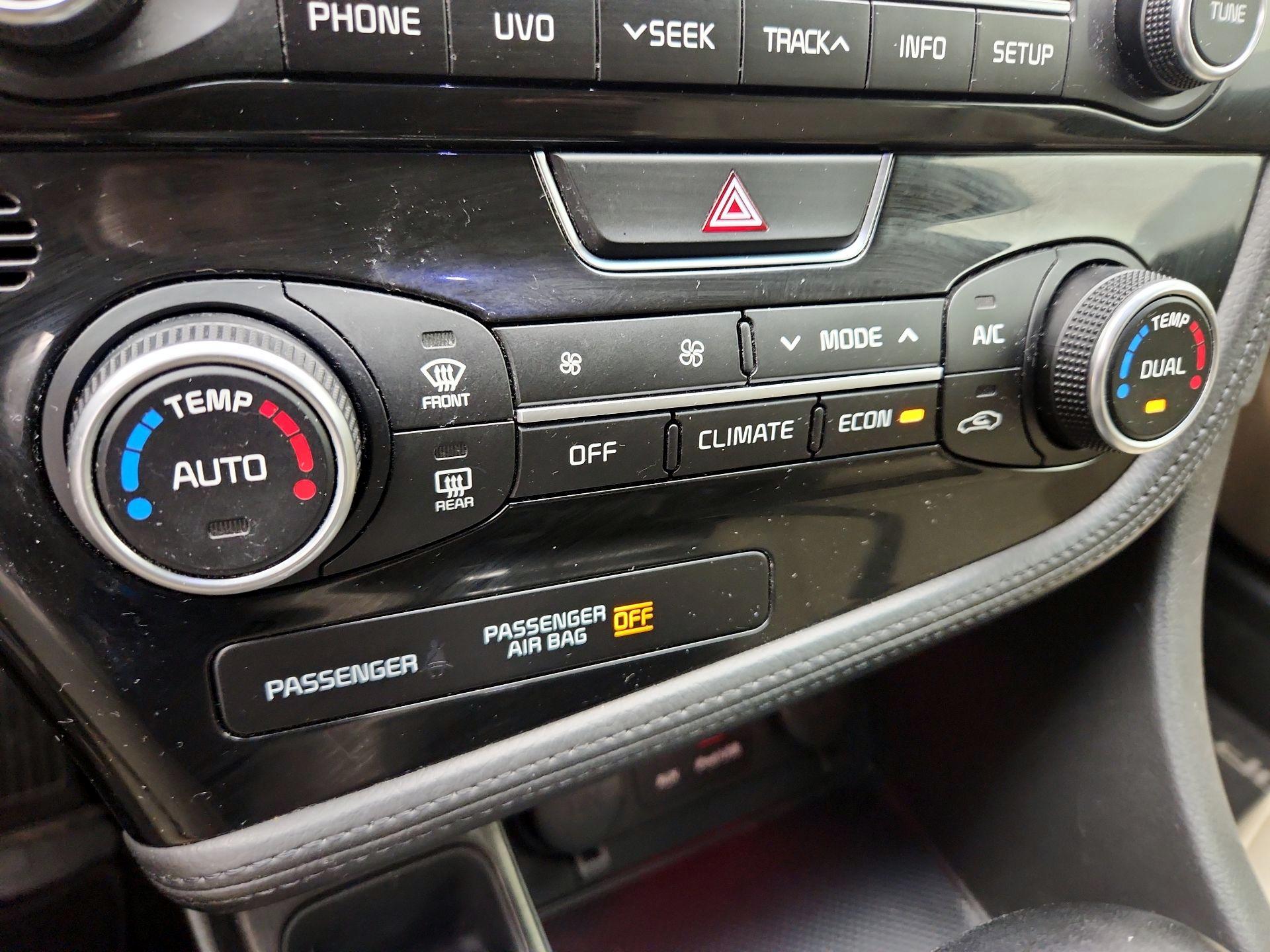 Thumbnail: 2015 Kia Optima - 17