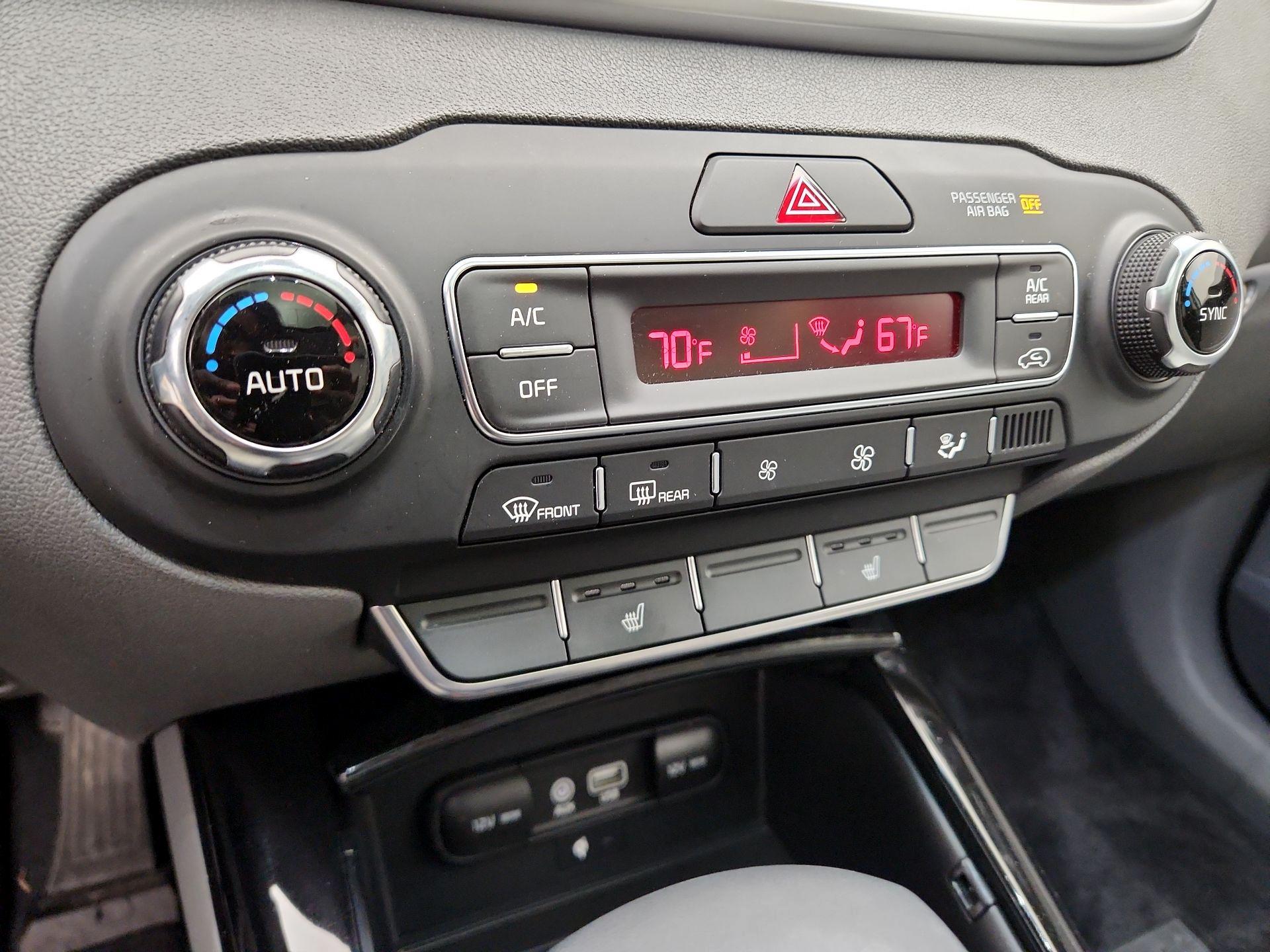 Thumbnail: 2020 Kia Sorento - 17