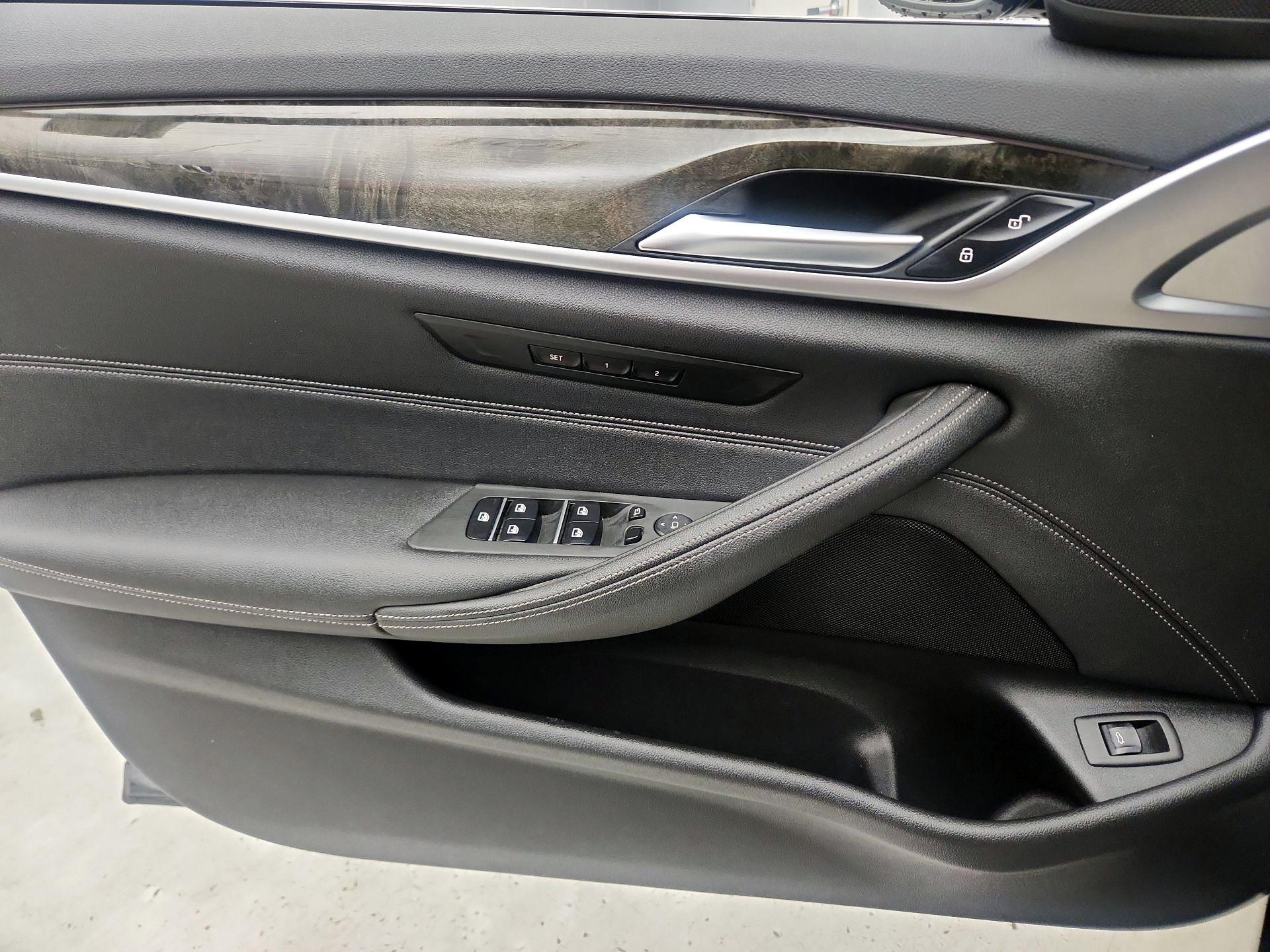 Thumbnail: 2021 BMW 5 Series - 12