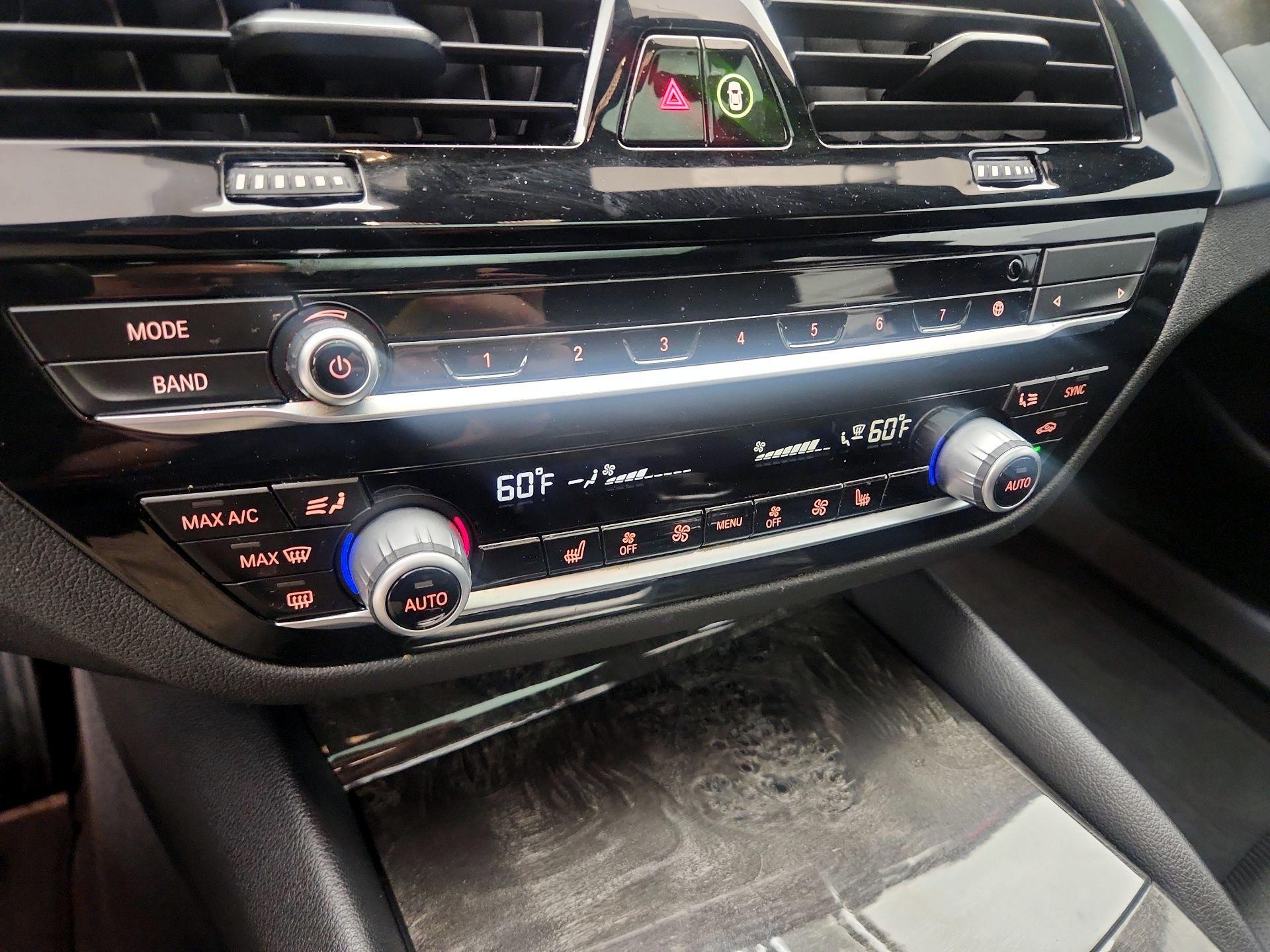 Thumbnail: 2021 BMW 5 Series - 17