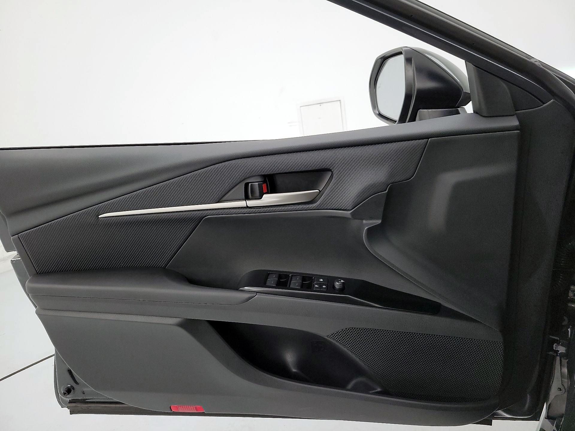 Thumbnail: 2025 Toyota Camry - 12