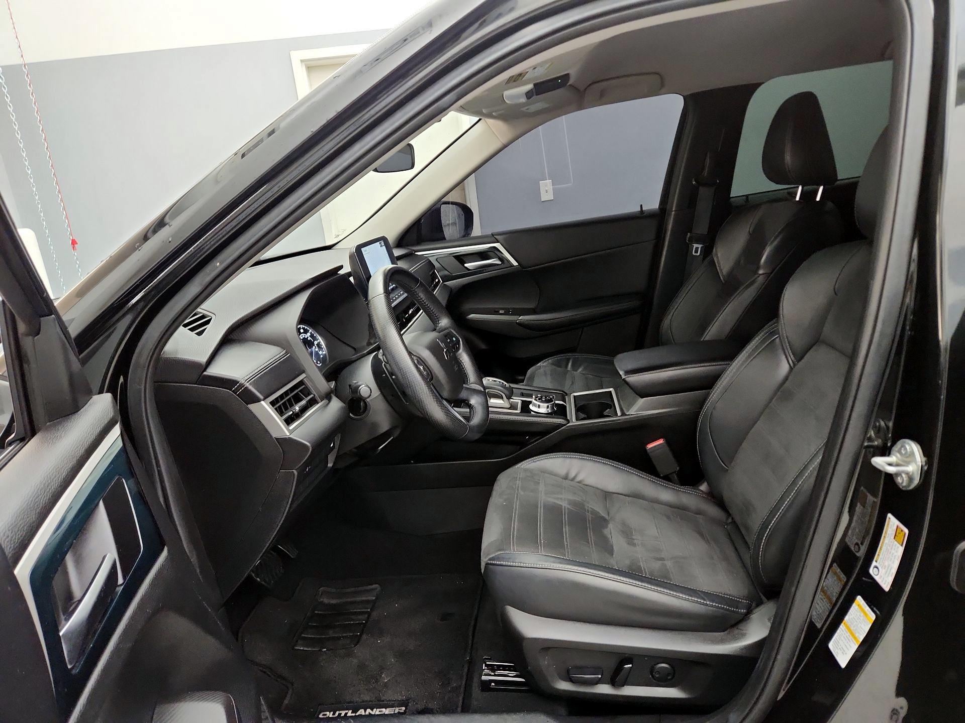Thumbnail: 2022 Mitsubishi Outlander - 11