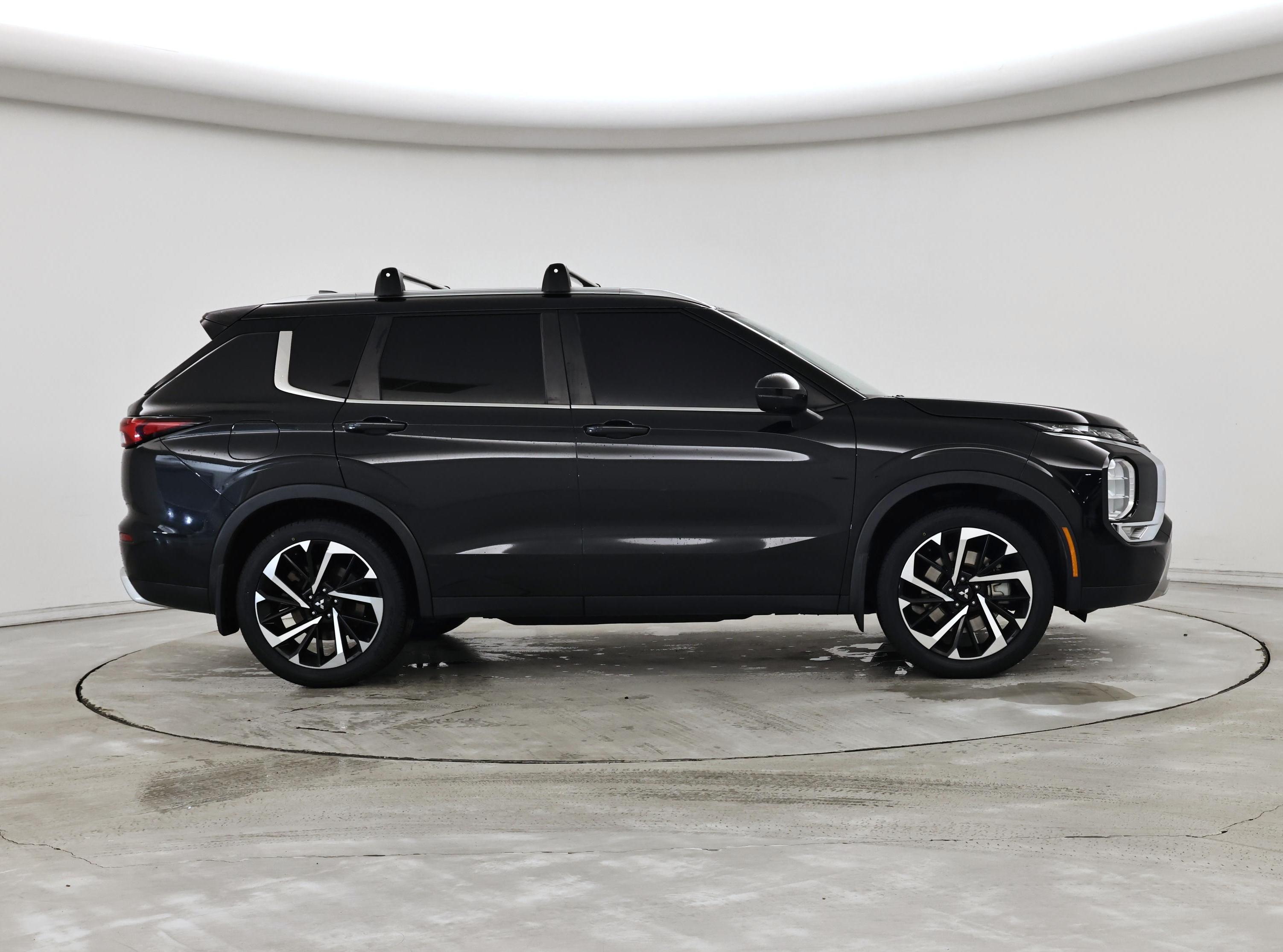 Thumbnail: 2022 Mitsubishi Outlander - 7