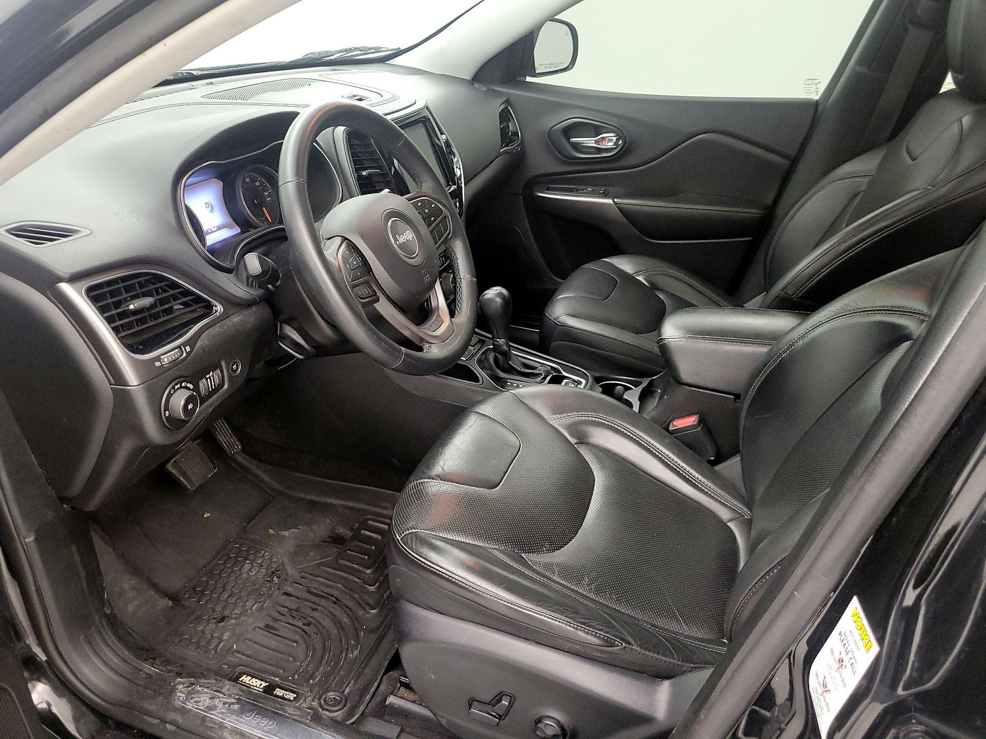 Thumbnail: 2019 Jeep Cherokee - 11