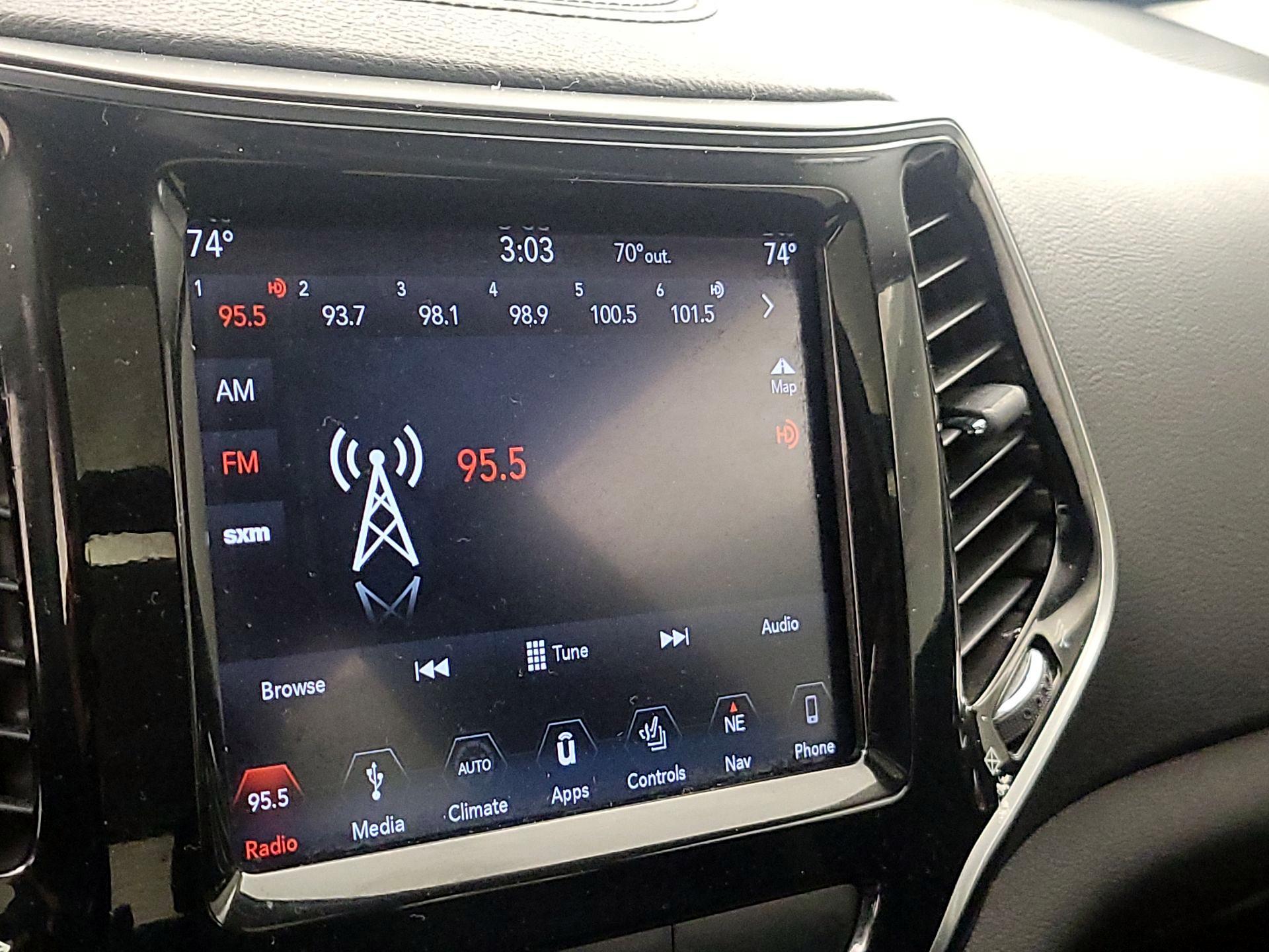 Thumbnail: 2019 Jeep Cherokee - 16