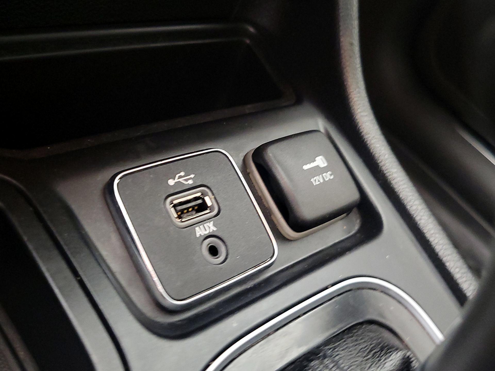 Thumbnail: 2019 Jeep Cherokee - 19