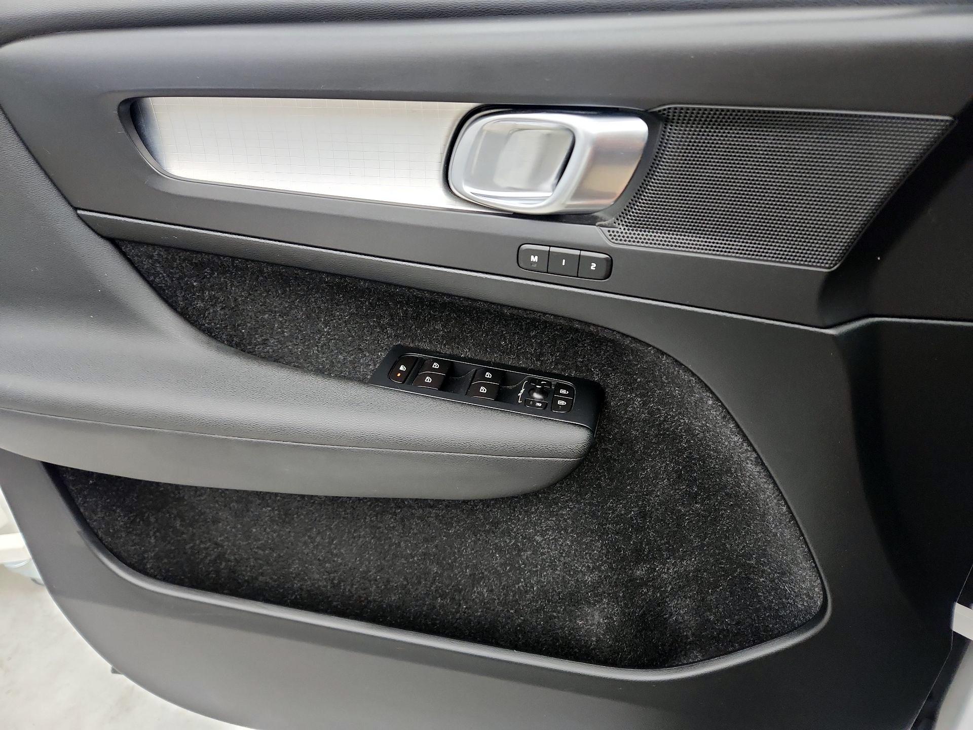 Thumbnail: 2019 Volvo XC40 - 12