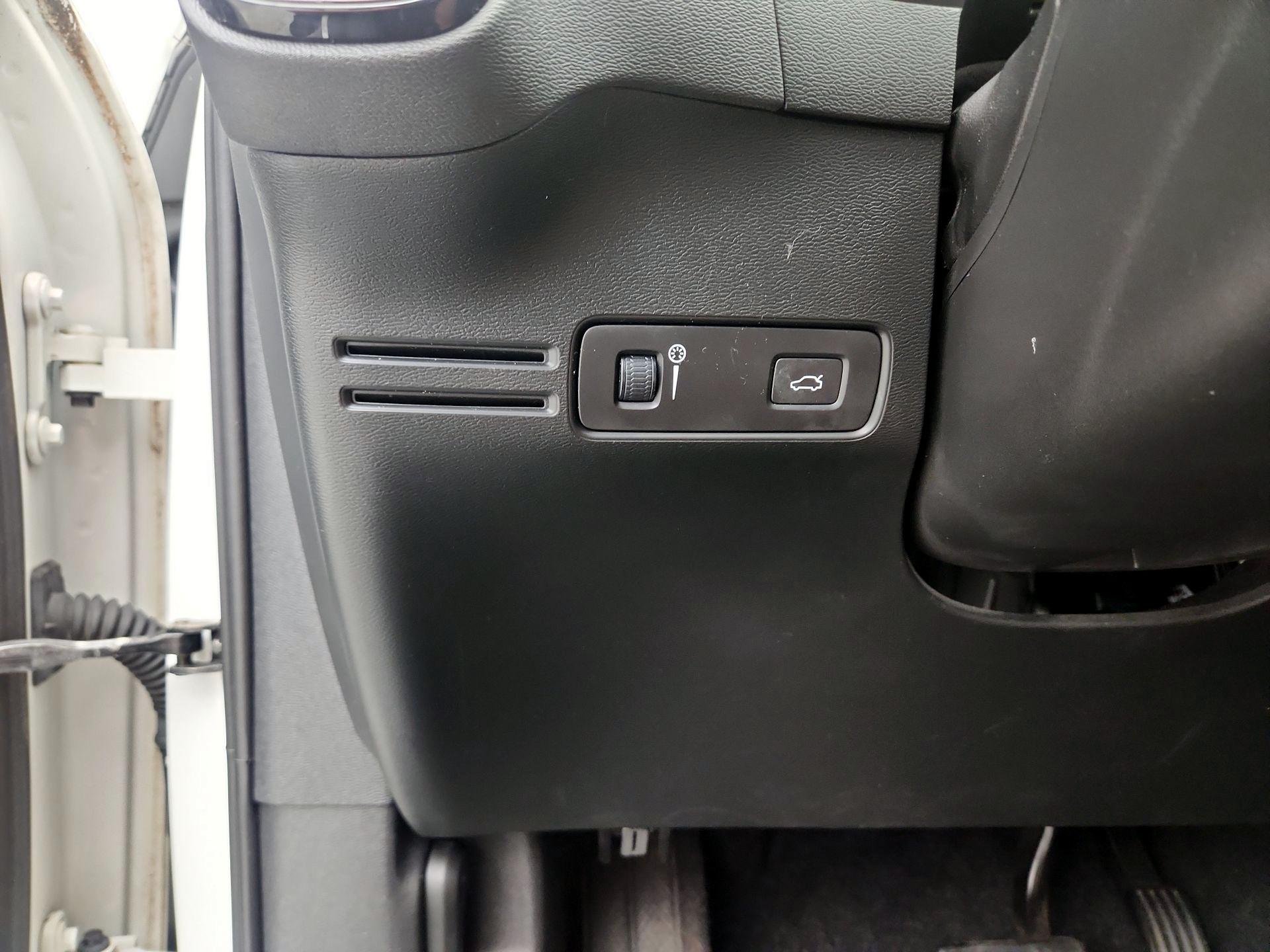 Thumbnail: 2019 Volvo XC40 - 13