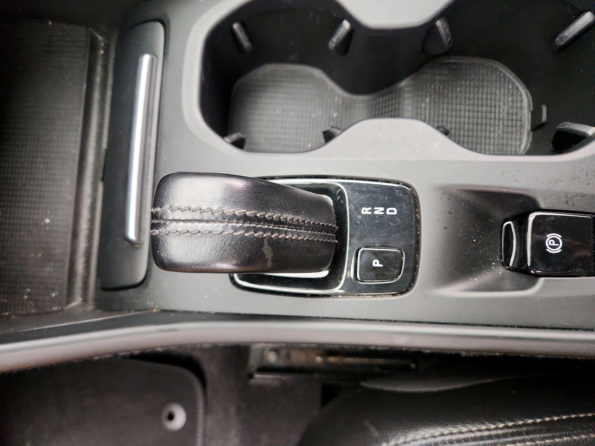 Thumbnail: 2019 Volvo XC40 - 18