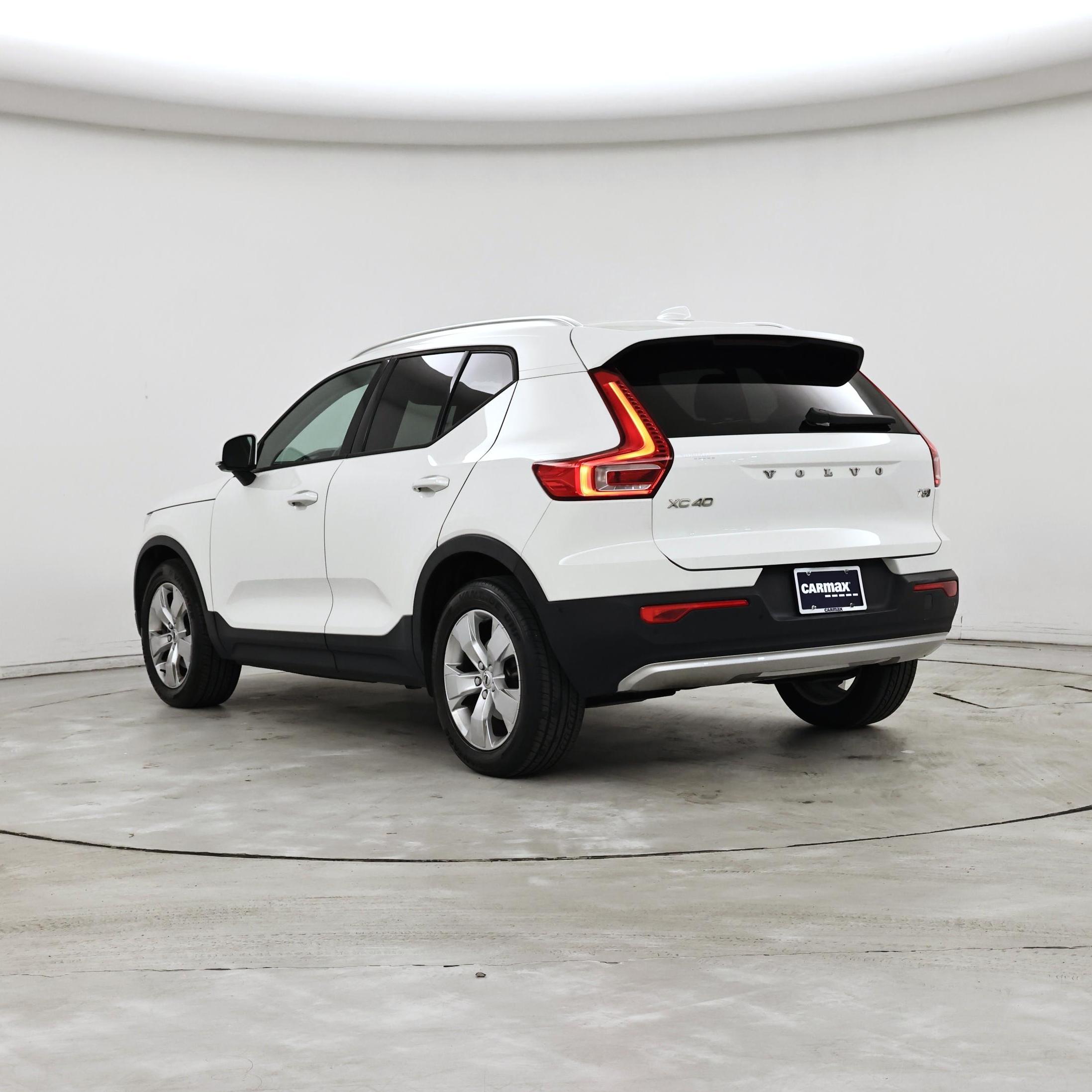 Thumbnail: 2019 Volvo XC40 - 2