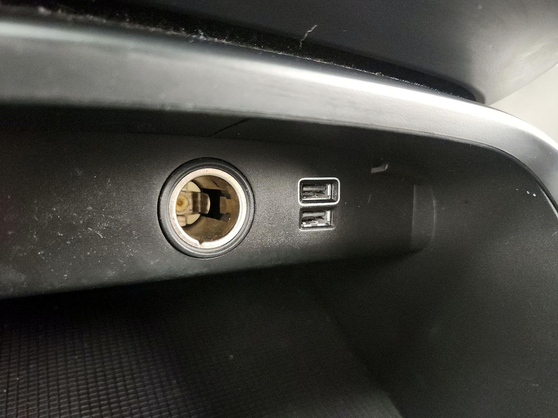 Thumbnail: 2019 Volvo XC40 - 19