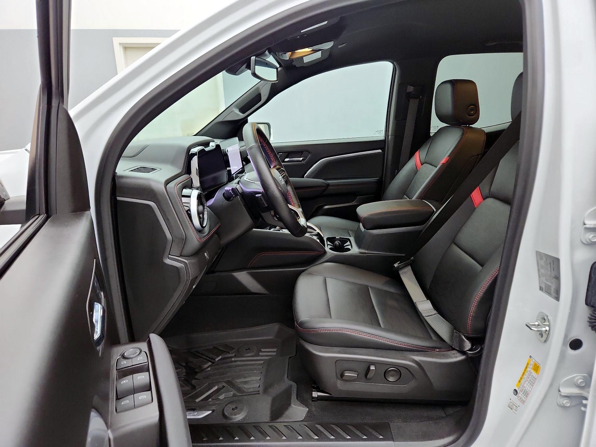 Thumbnail: 2024 Chevrolet Colorado - 11