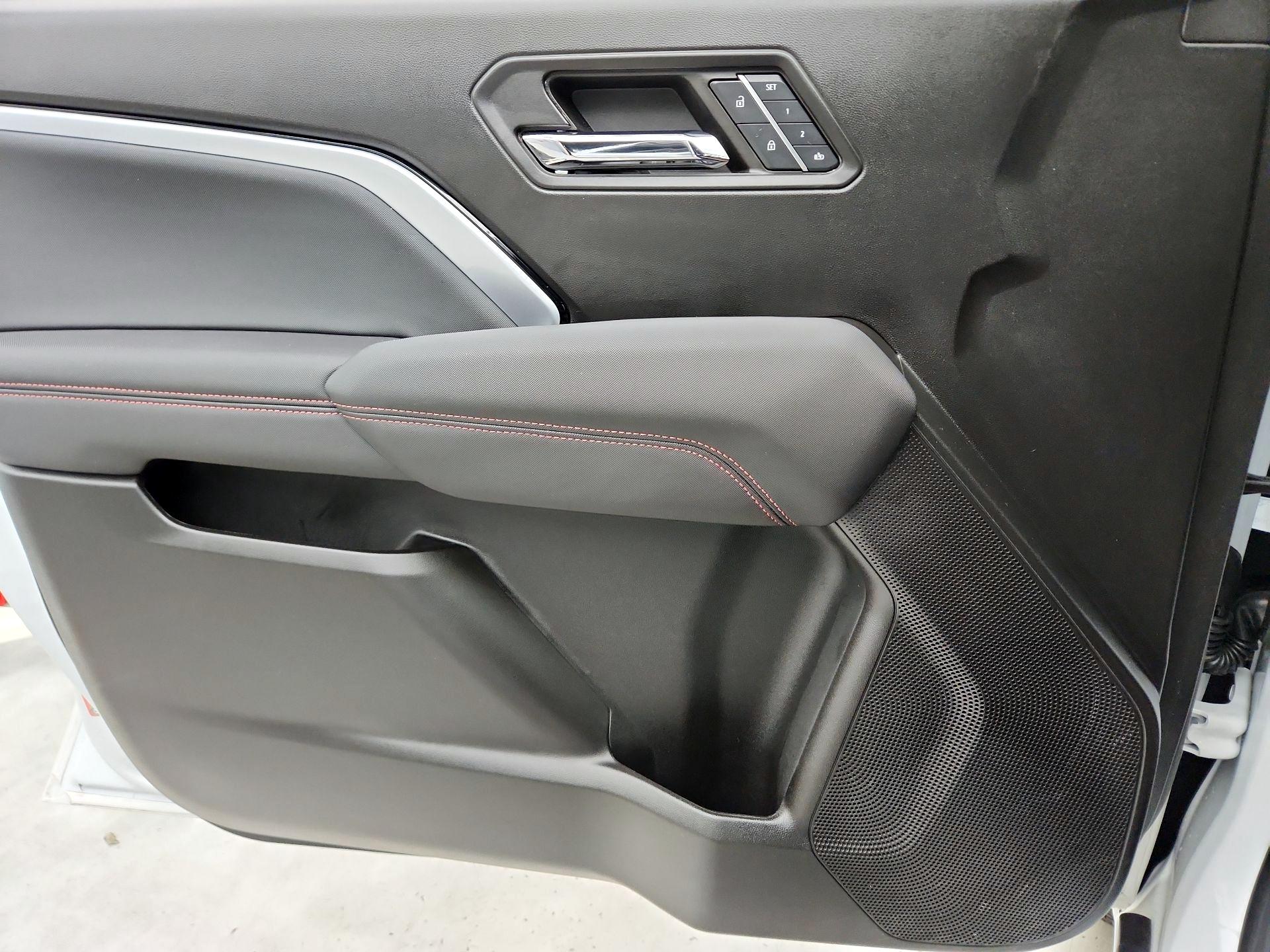 Thumbnail: 2024 Chevrolet Colorado - 12