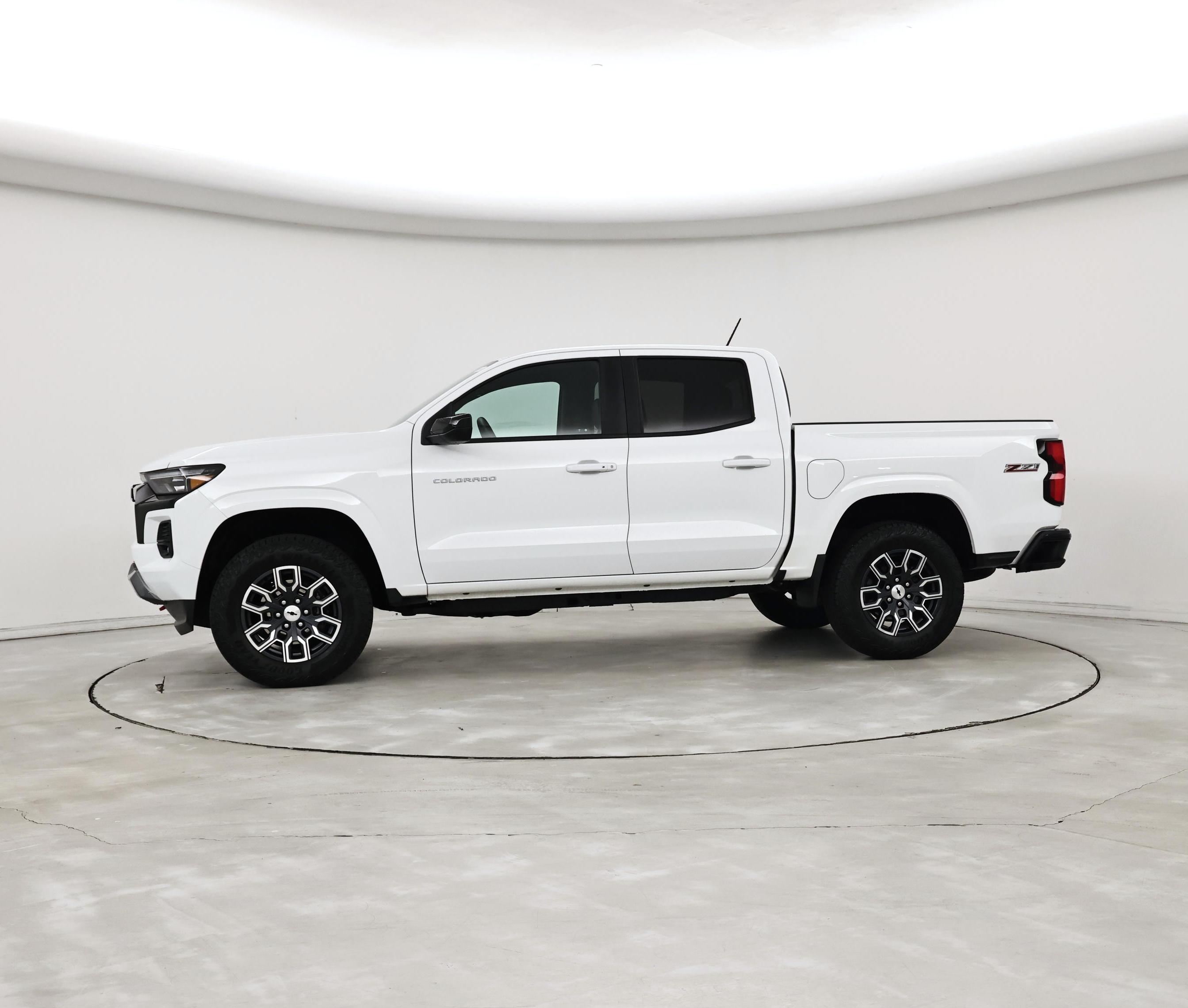 Thumbnail: 2024 Chevrolet Colorado - 3