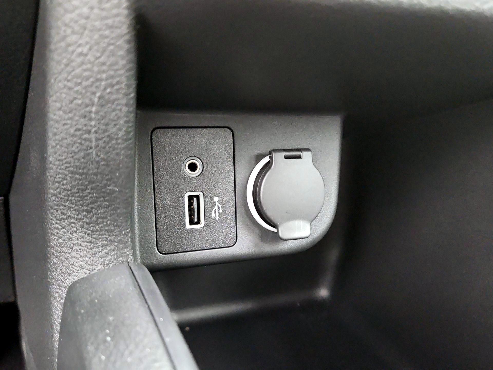 Thumbnail: 2025 Nissan Kicks - 18