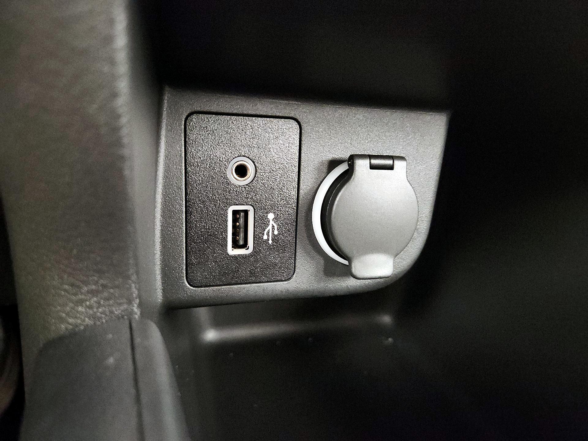 Thumbnail: 2025 Nissan Kicks - 18