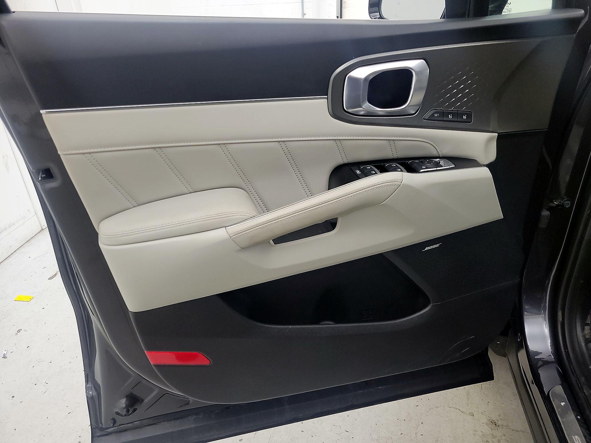 Thumbnail: 2023 Kia Sorento - 12