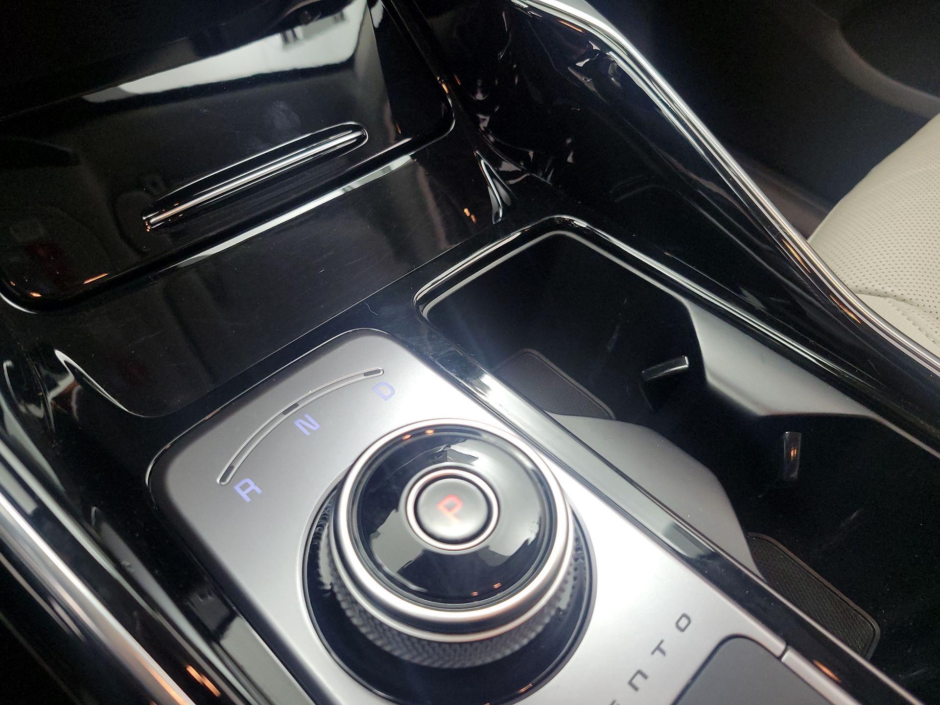 Thumbnail: 2023 Kia Sorento - 16