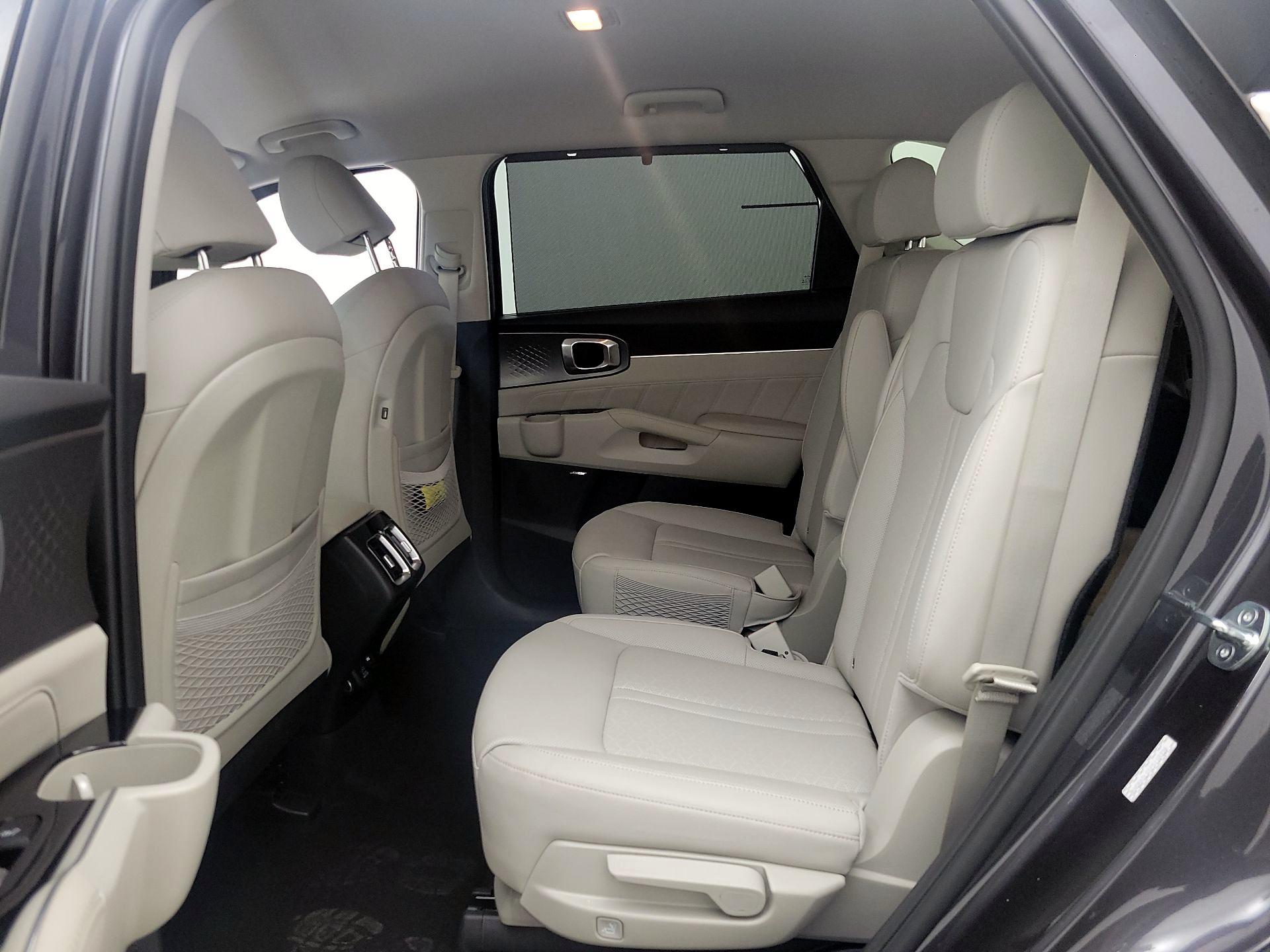 Thumbnail: 2023 Kia Sorento - 17