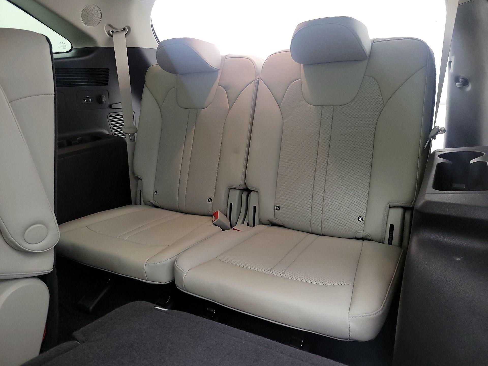 Thumbnail: 2023 Kia Sorento - 18