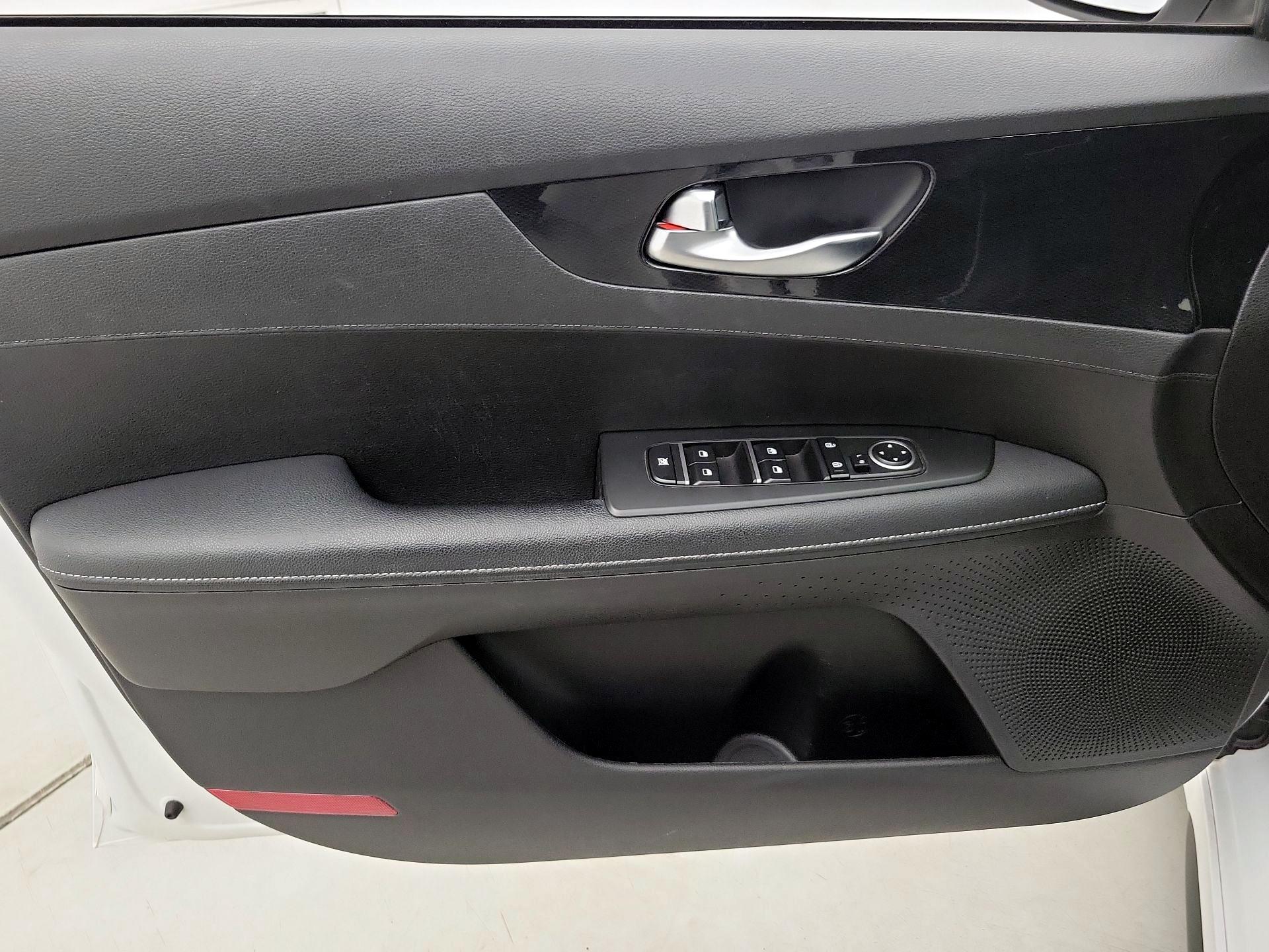 Thumbnail: 2023 Kia Forte - 12