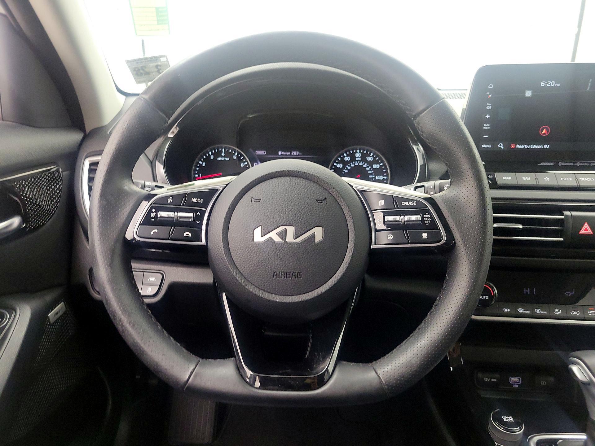 Thumbnail: 2023 Kia Seltos - 10