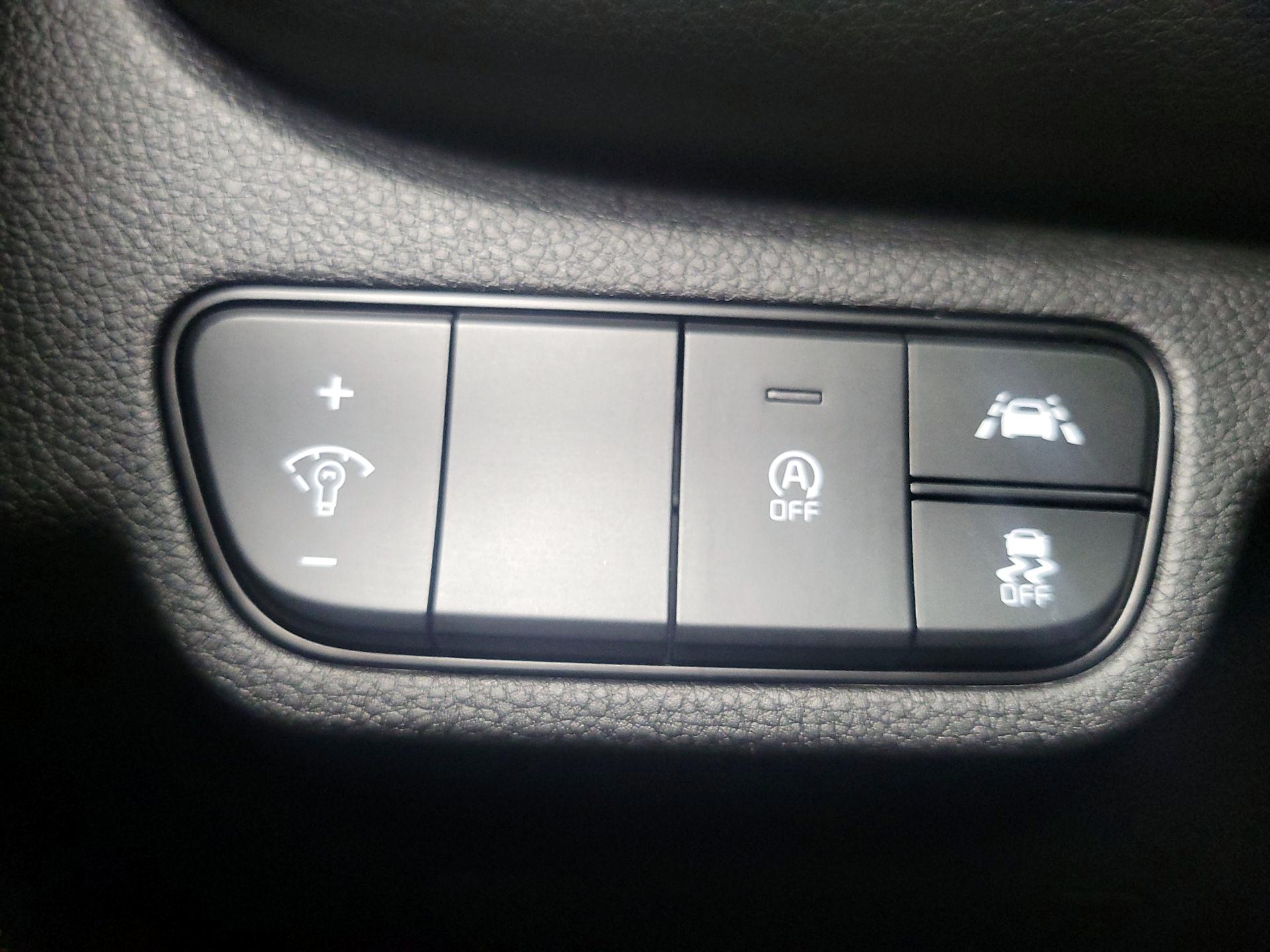 Thumbnail: 2023 Kia Seltos - 13