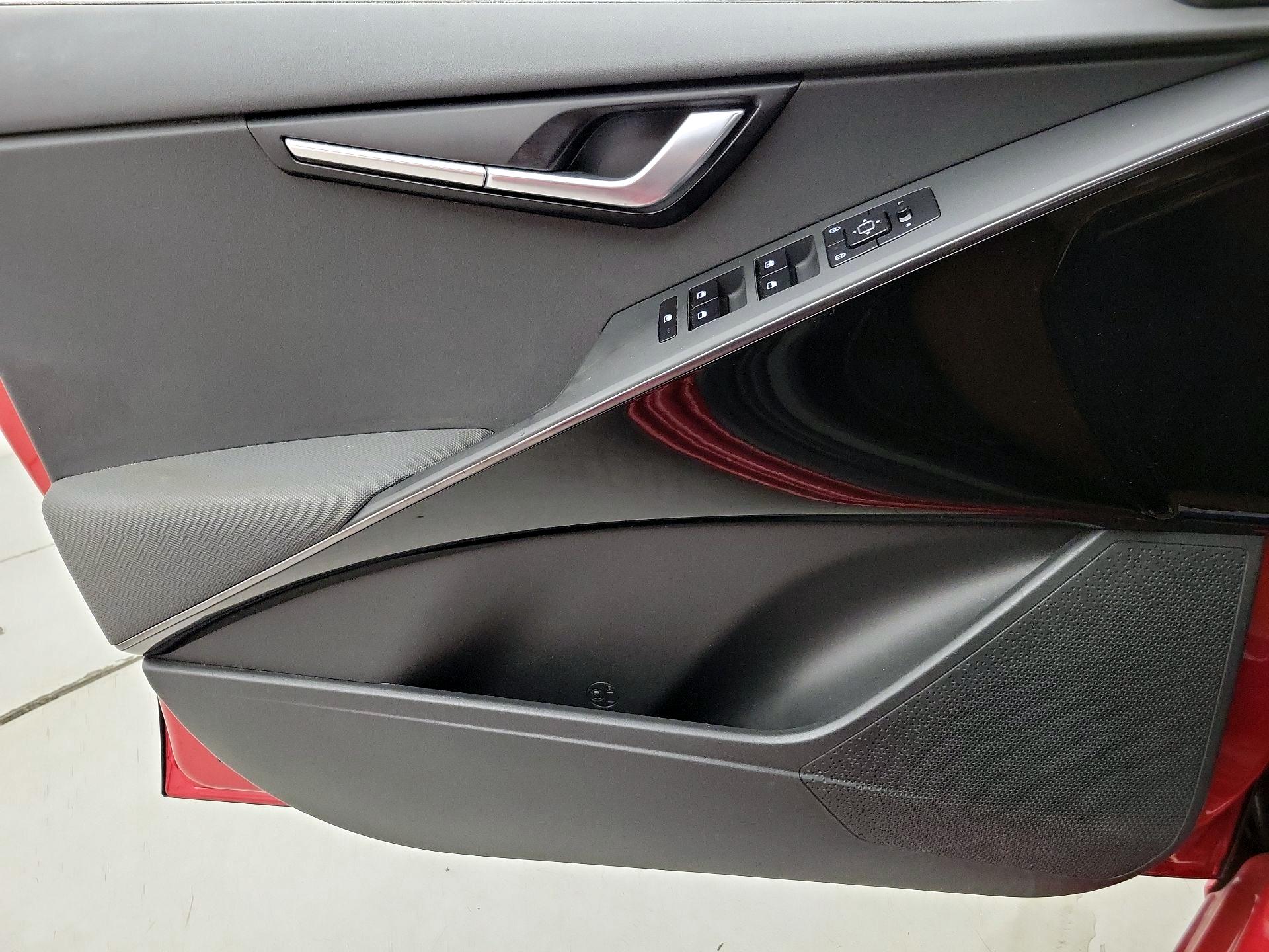 Thumbnail: 2023 Kia Niro - 12