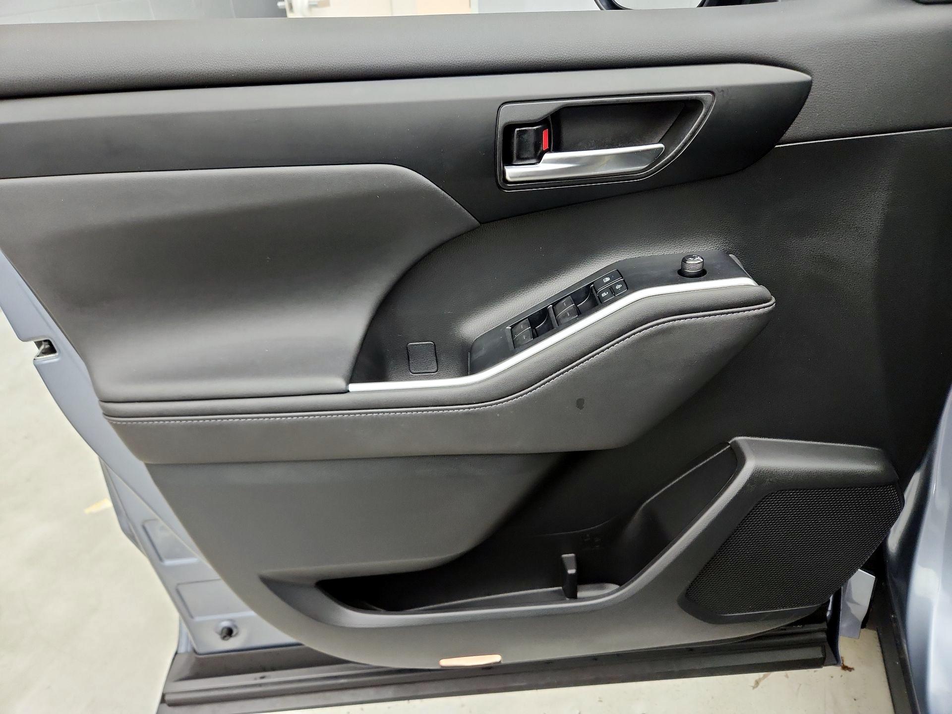 Thumbnail: 2020 Toyota Highlander - 12