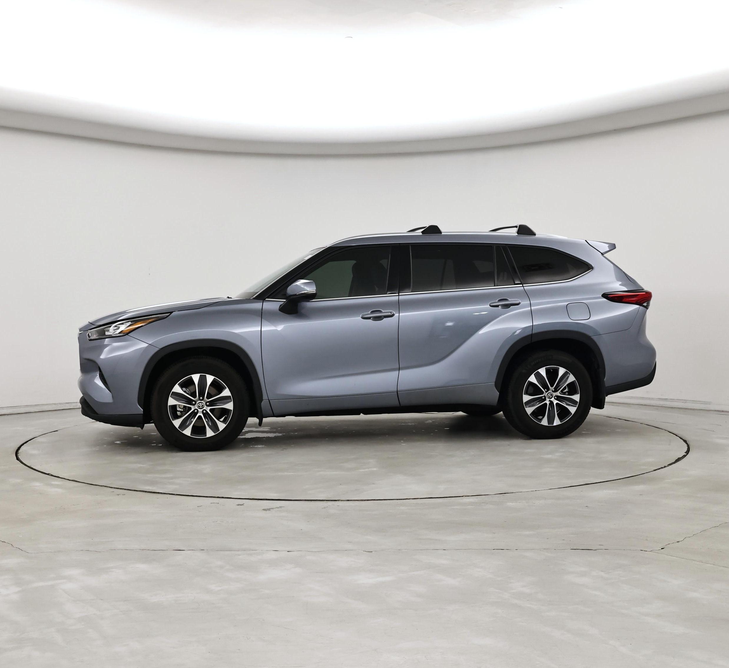 Thumbnail: 2020 Toyota Highlander - 3