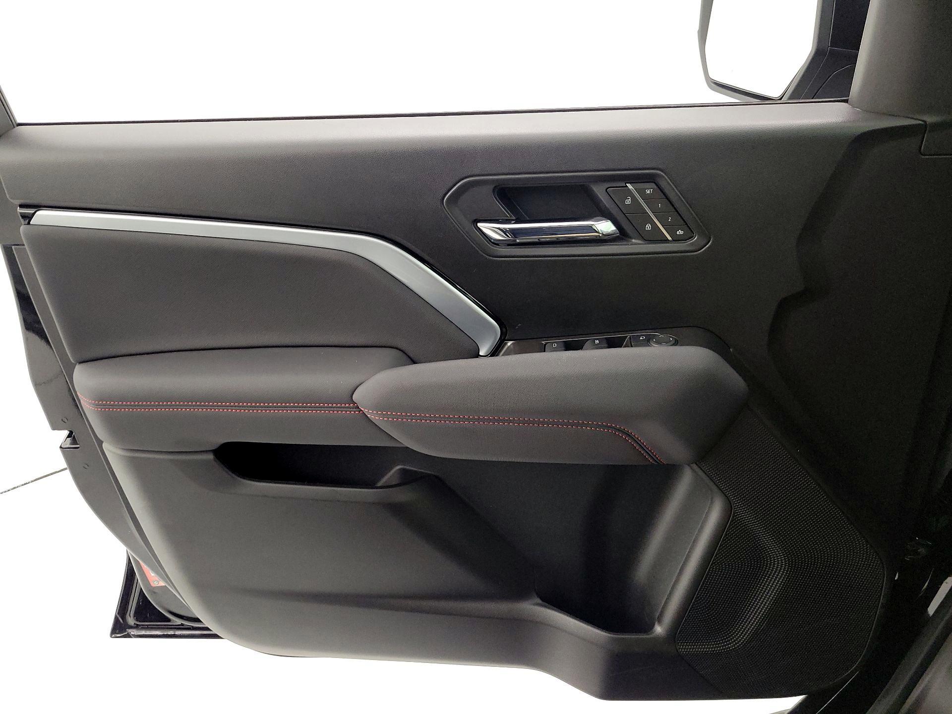 Thumbnail: 2025 Chevrolet Colorado - 12