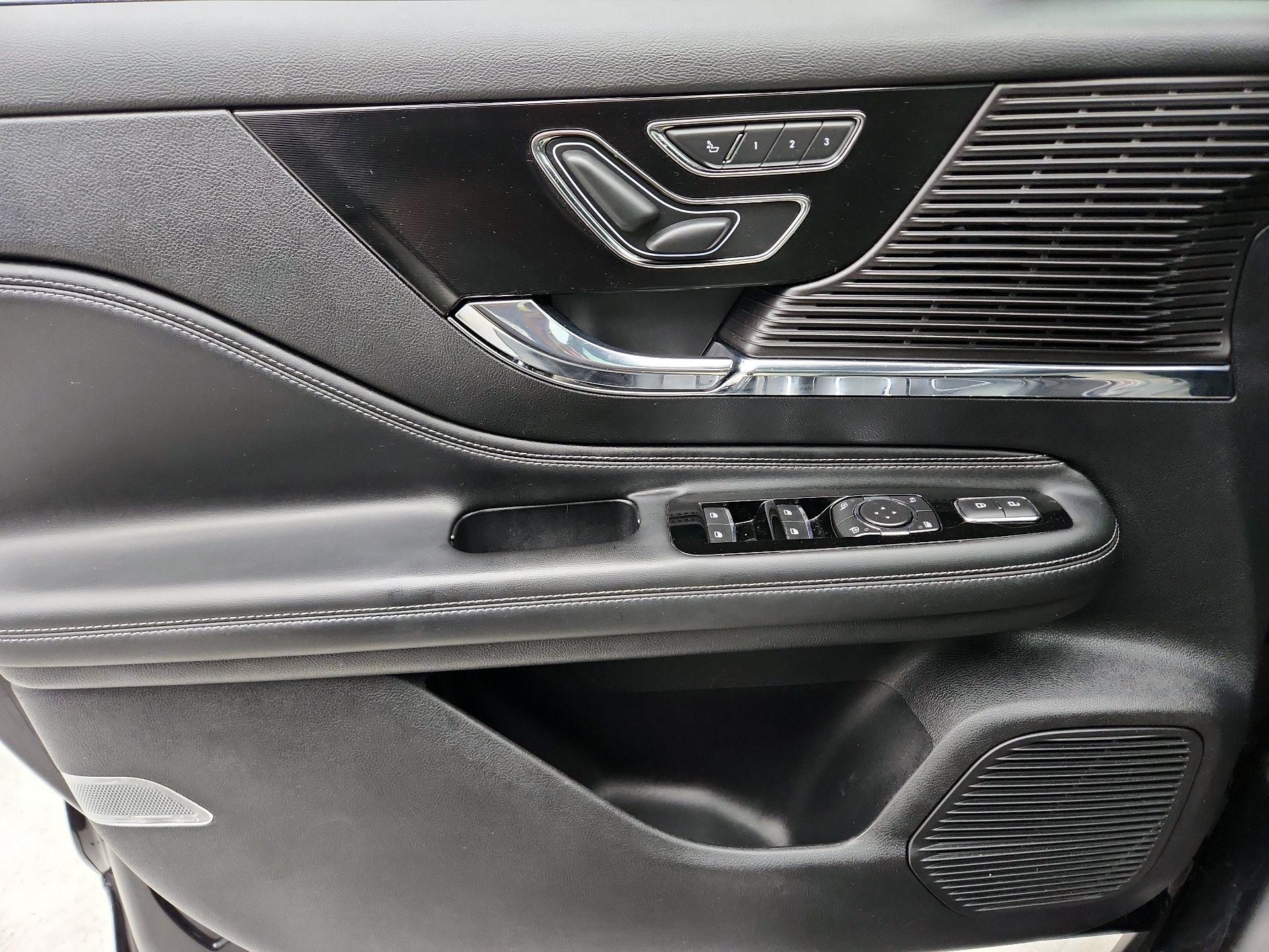 Thumbnail: 2022 Lincoln Corsair - 12