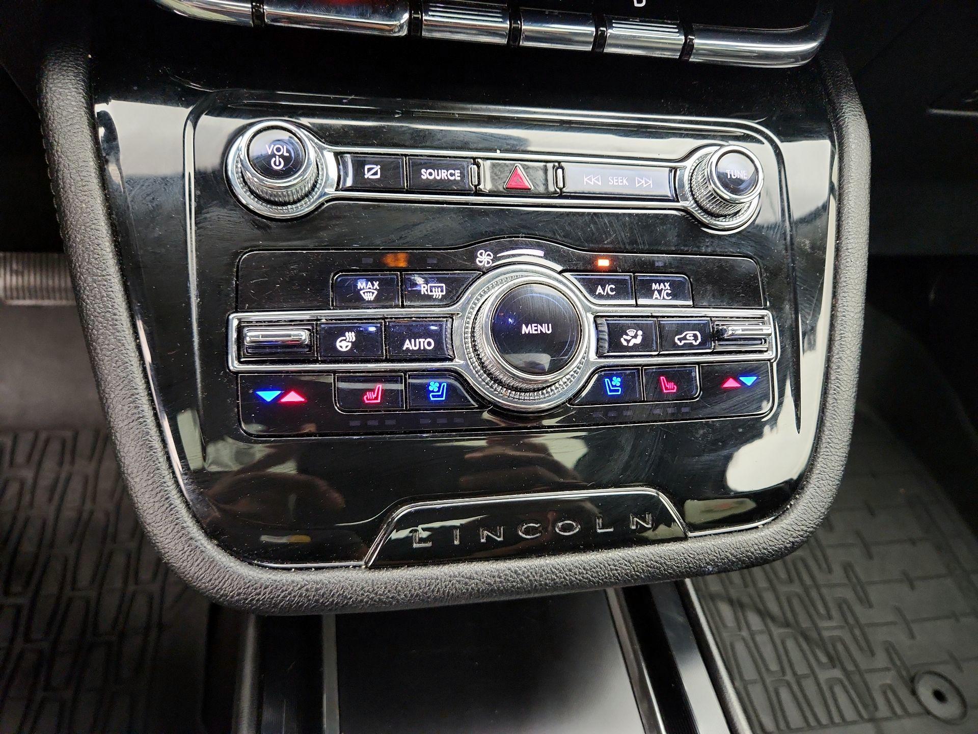 Thumbnail: 2022 Lincoln Corsair - 17