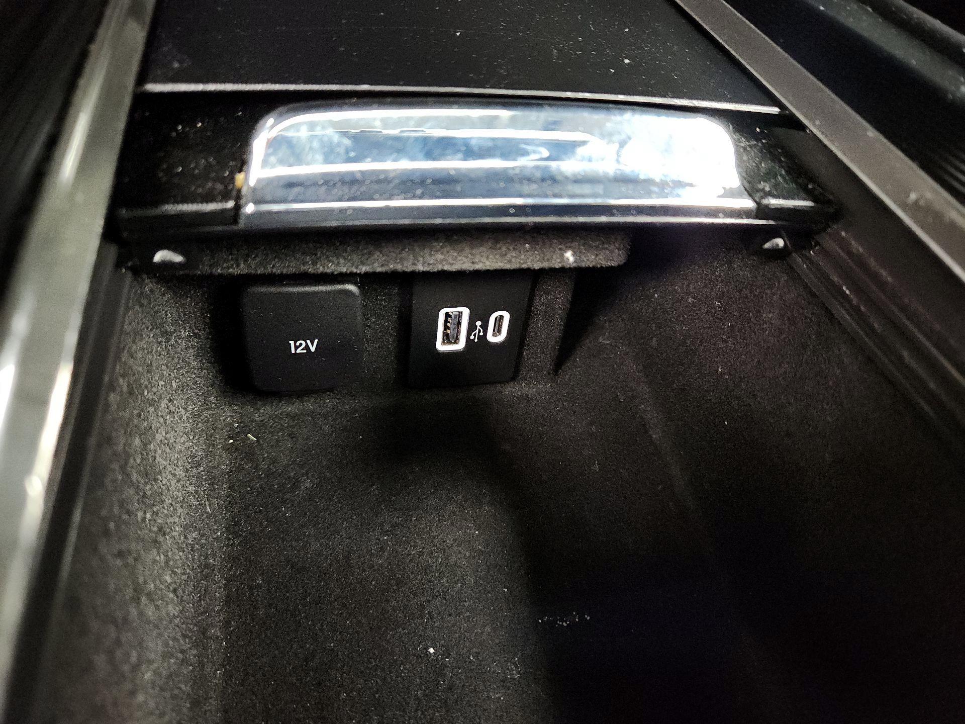 Thumbnail: 2022 Lincoln Corsair - 19