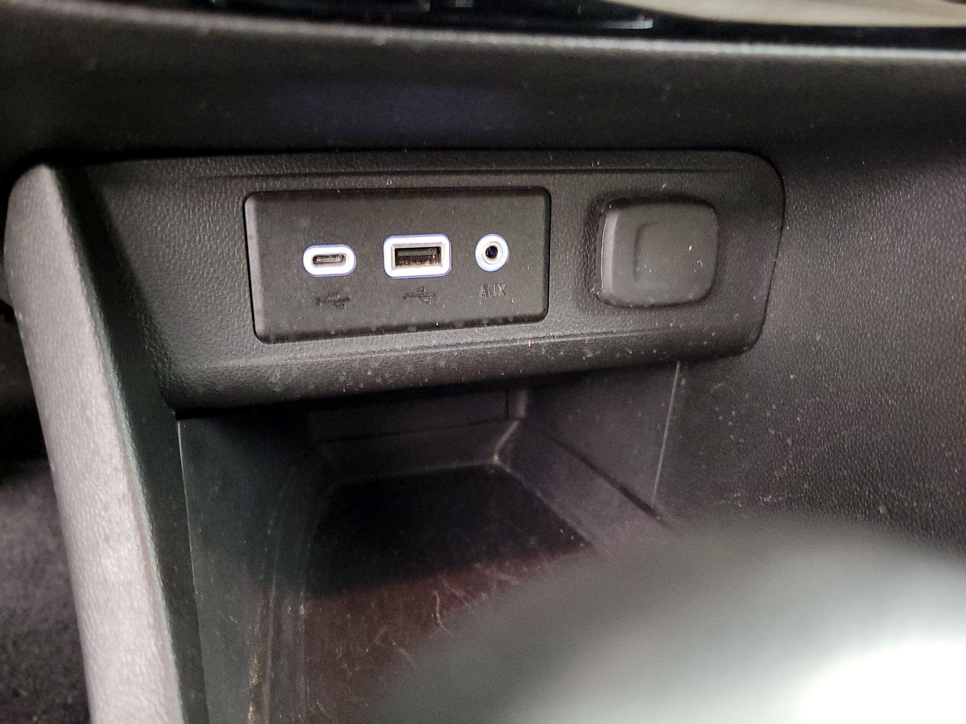 Thumbnail: 2023 Buick Encore GX - 18