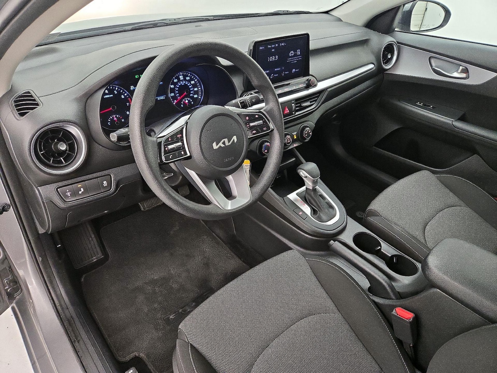 2023 Kia Forte LXS - Photo 12
